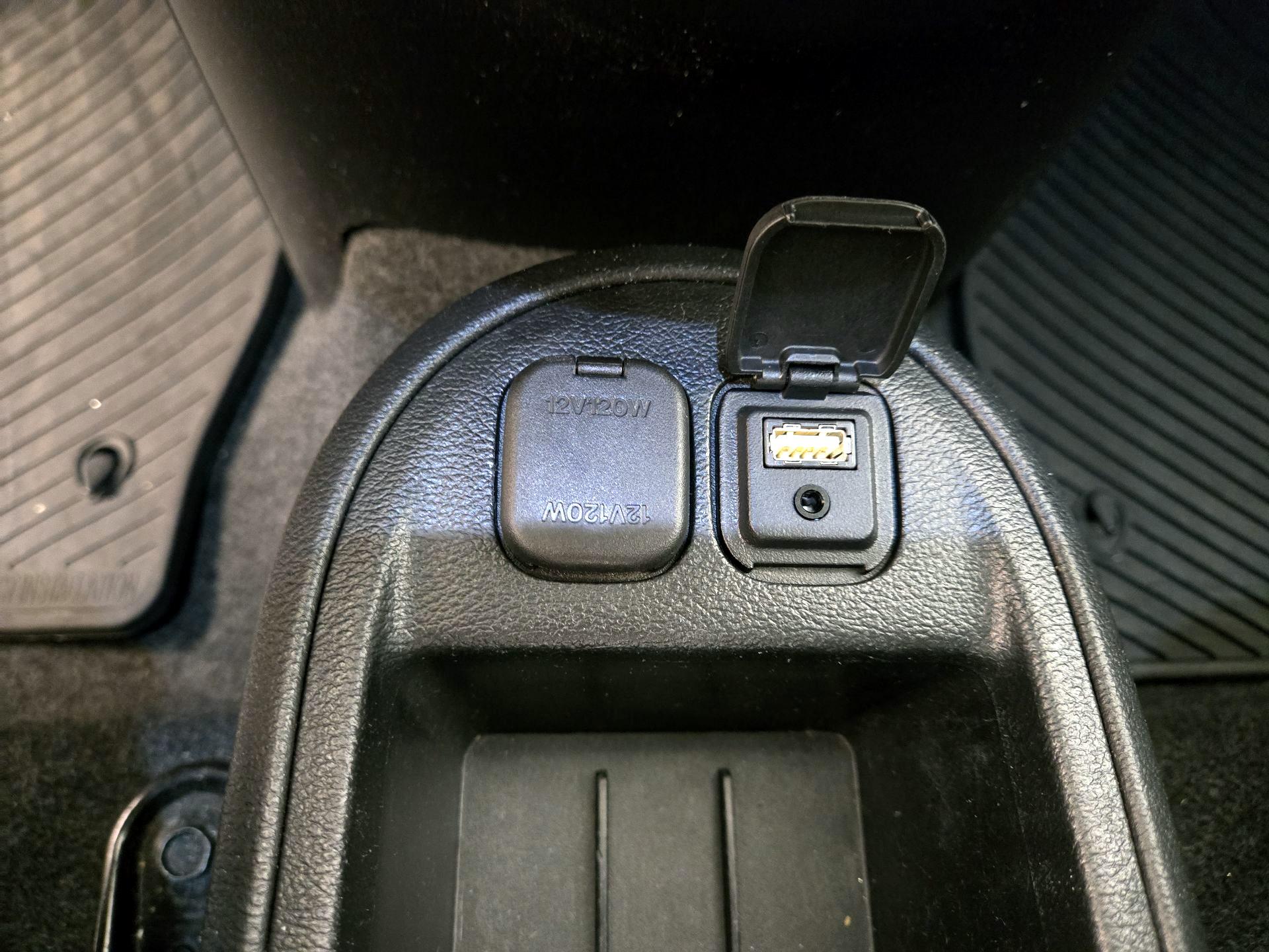 Thumbnail: 2014 Mazda Mazda2 - 17