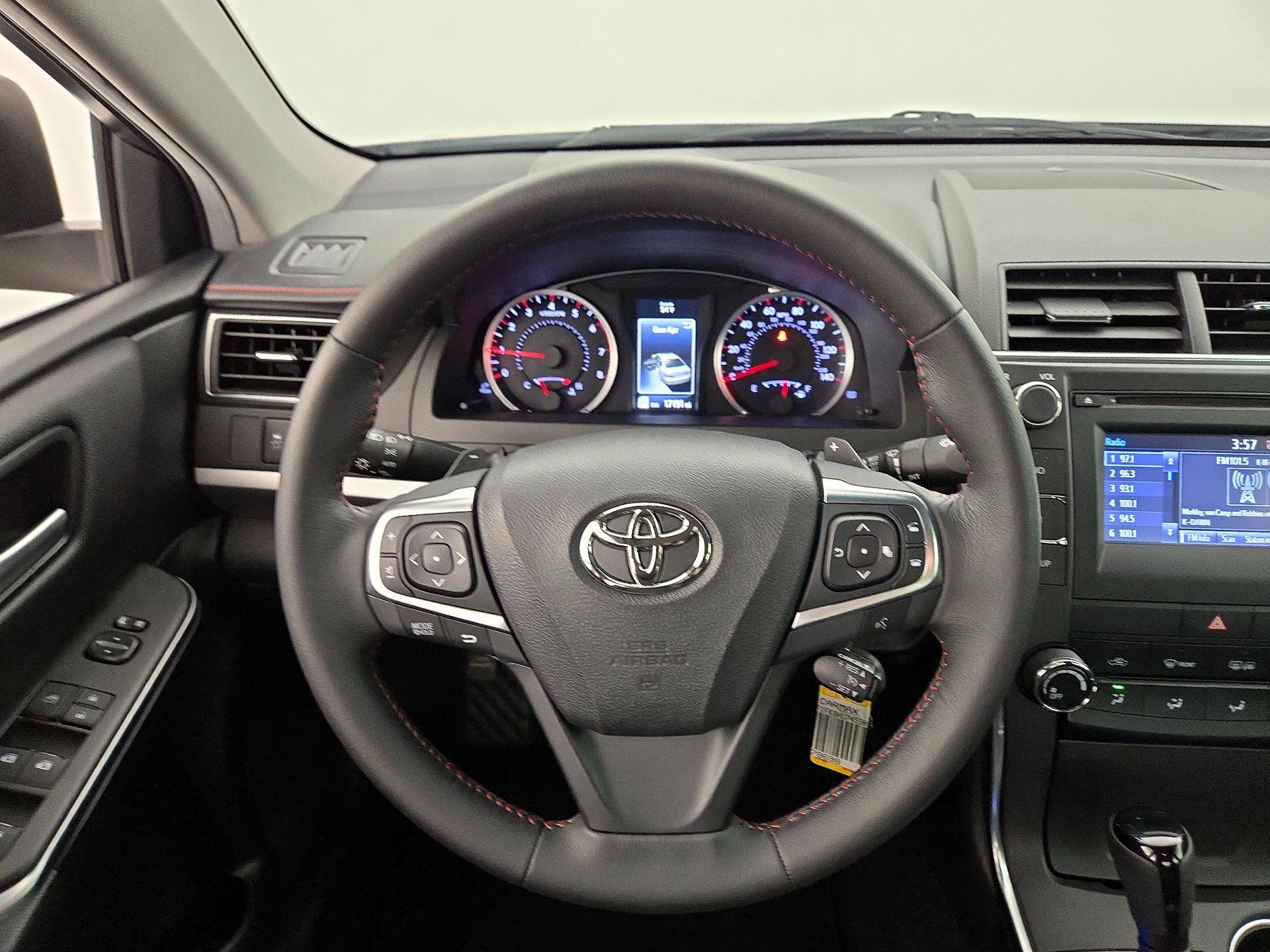 Thumbnail: 2017 Toyota Camry - 10