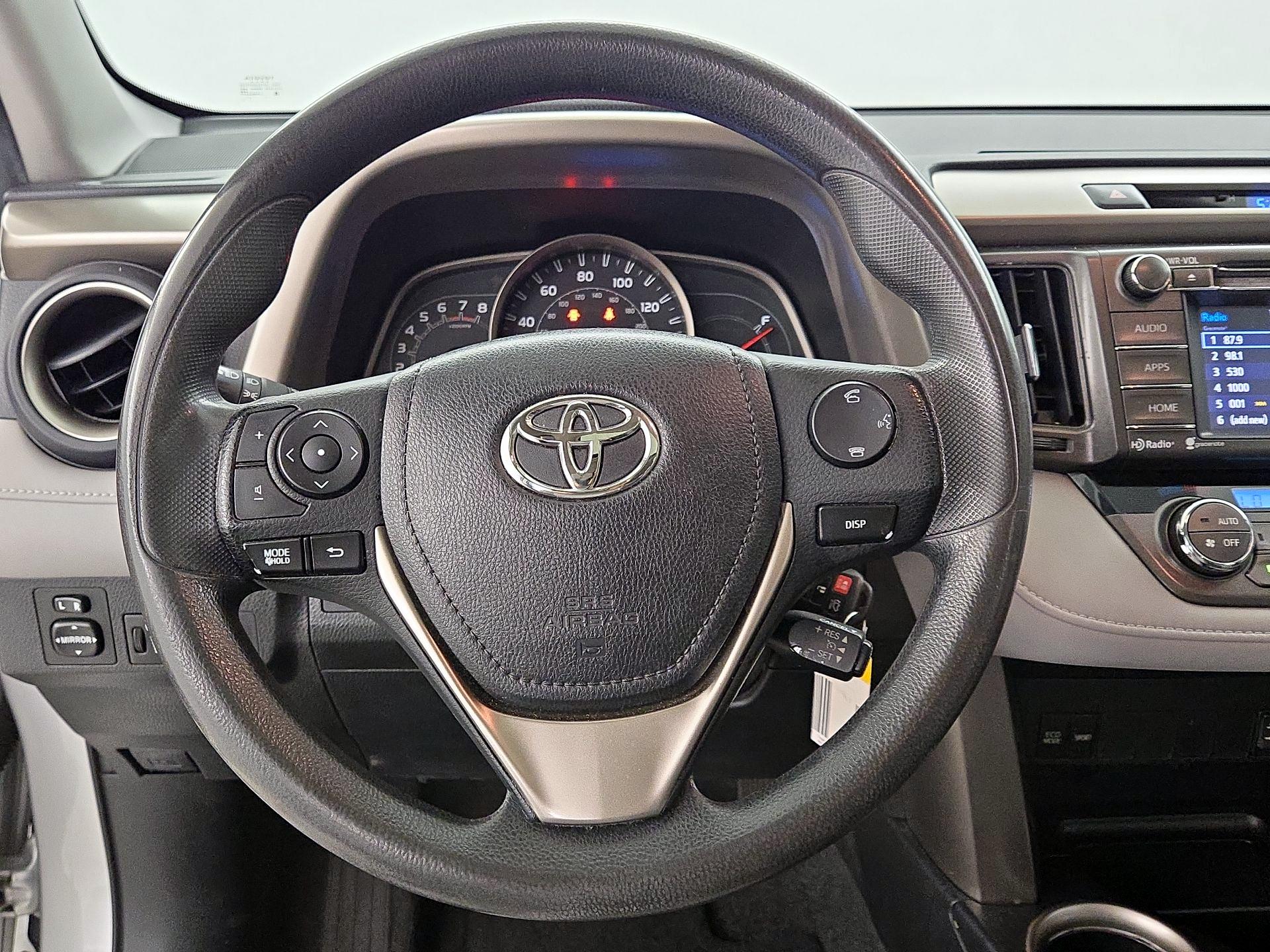 Thumbnail: 2015 Toyota RAV4 - 10