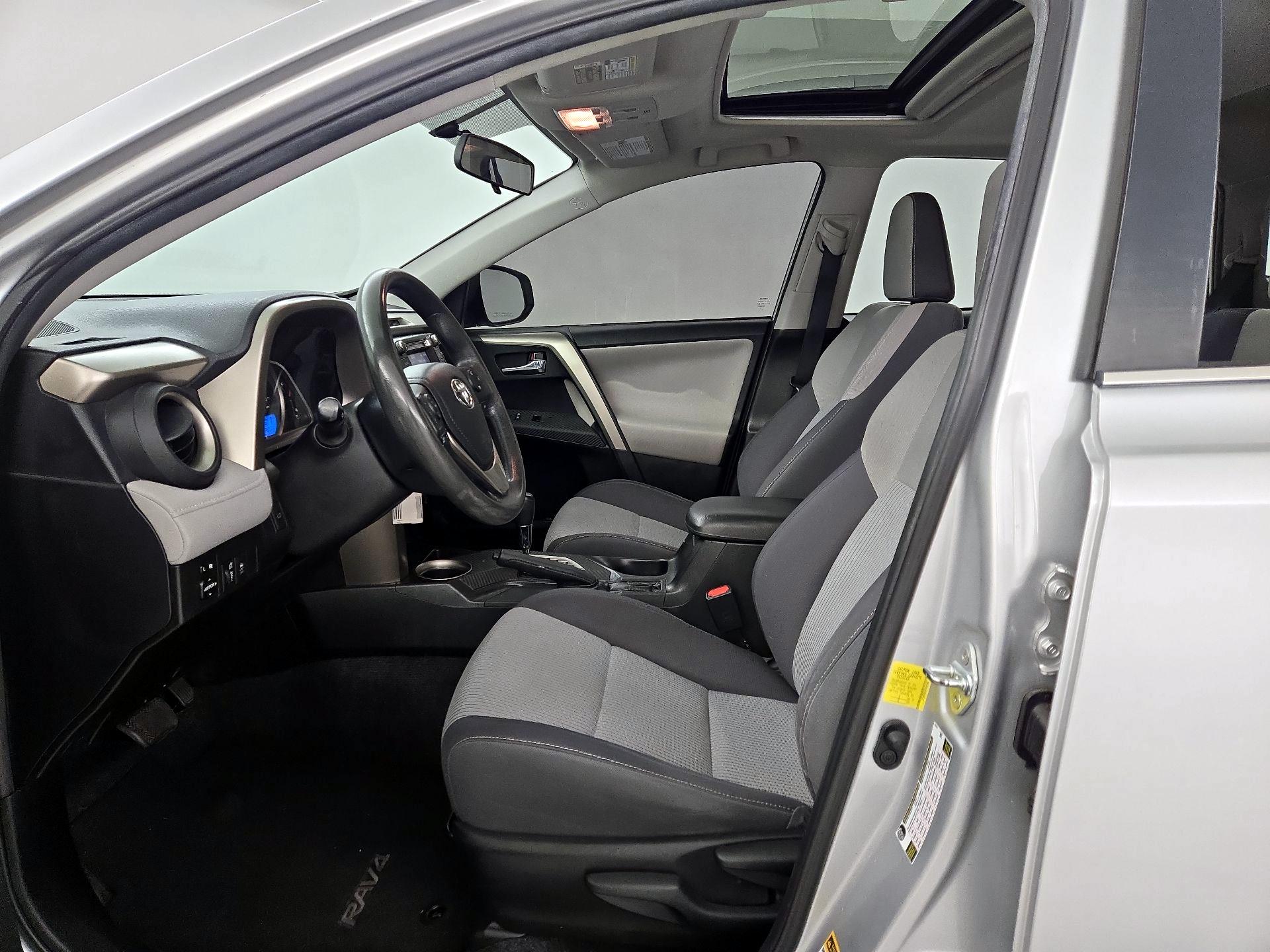 Thumbnail: 2015 Toyota RAV4 - 11