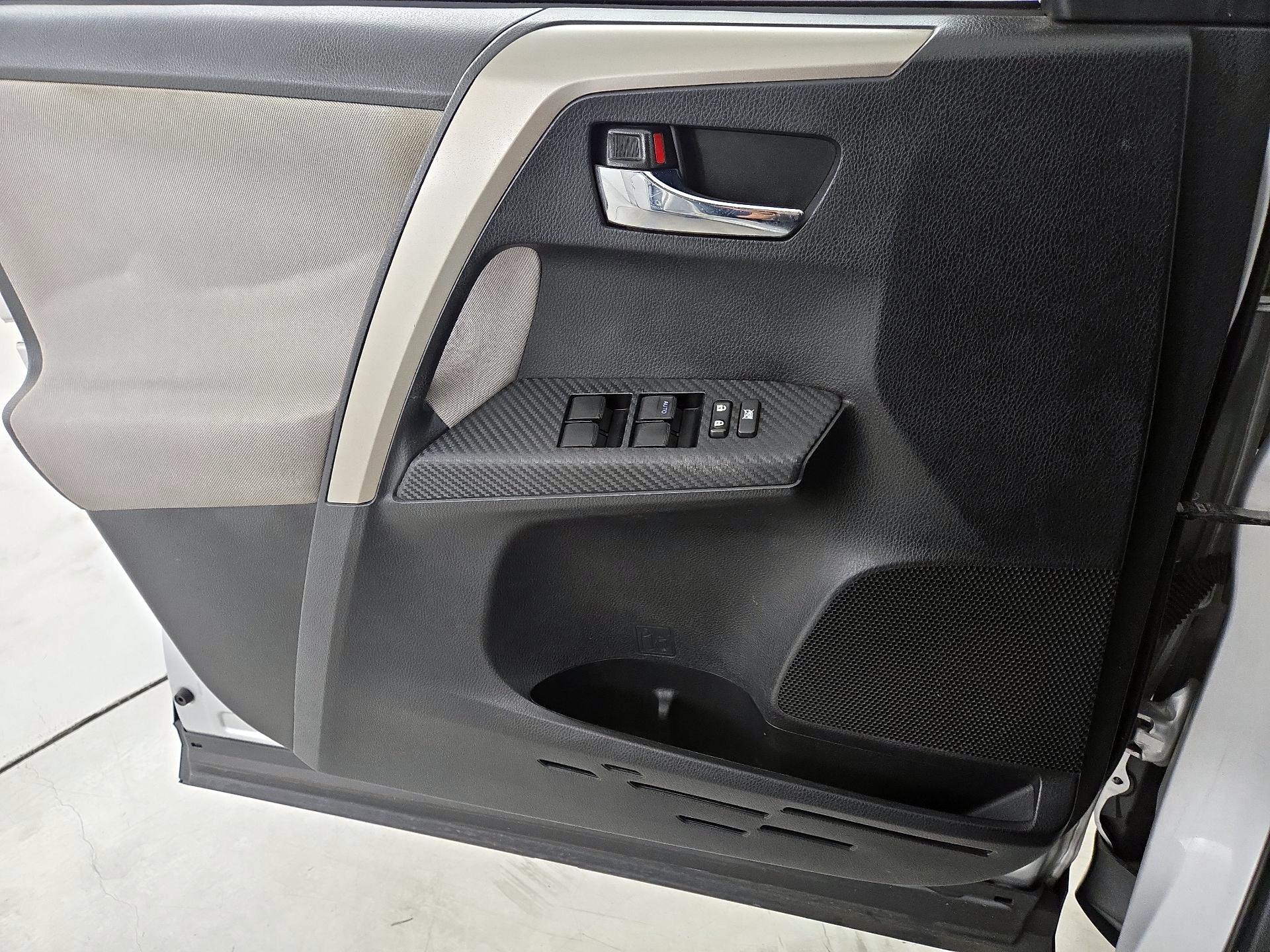 Thumbnail: 2015 Toyota RAV4 - 12