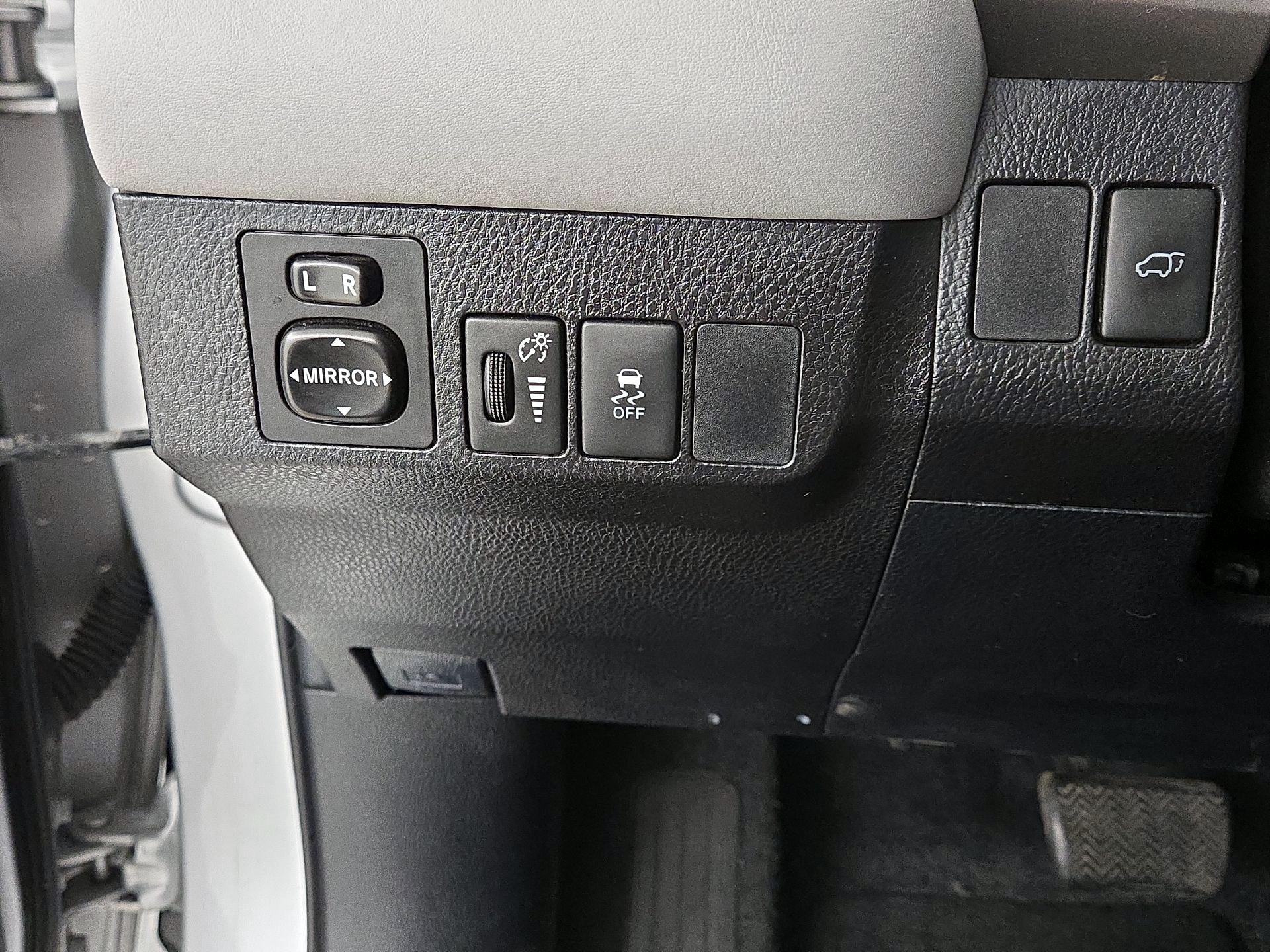 Thumbnail: 2015 Toyota RAV4 - 13