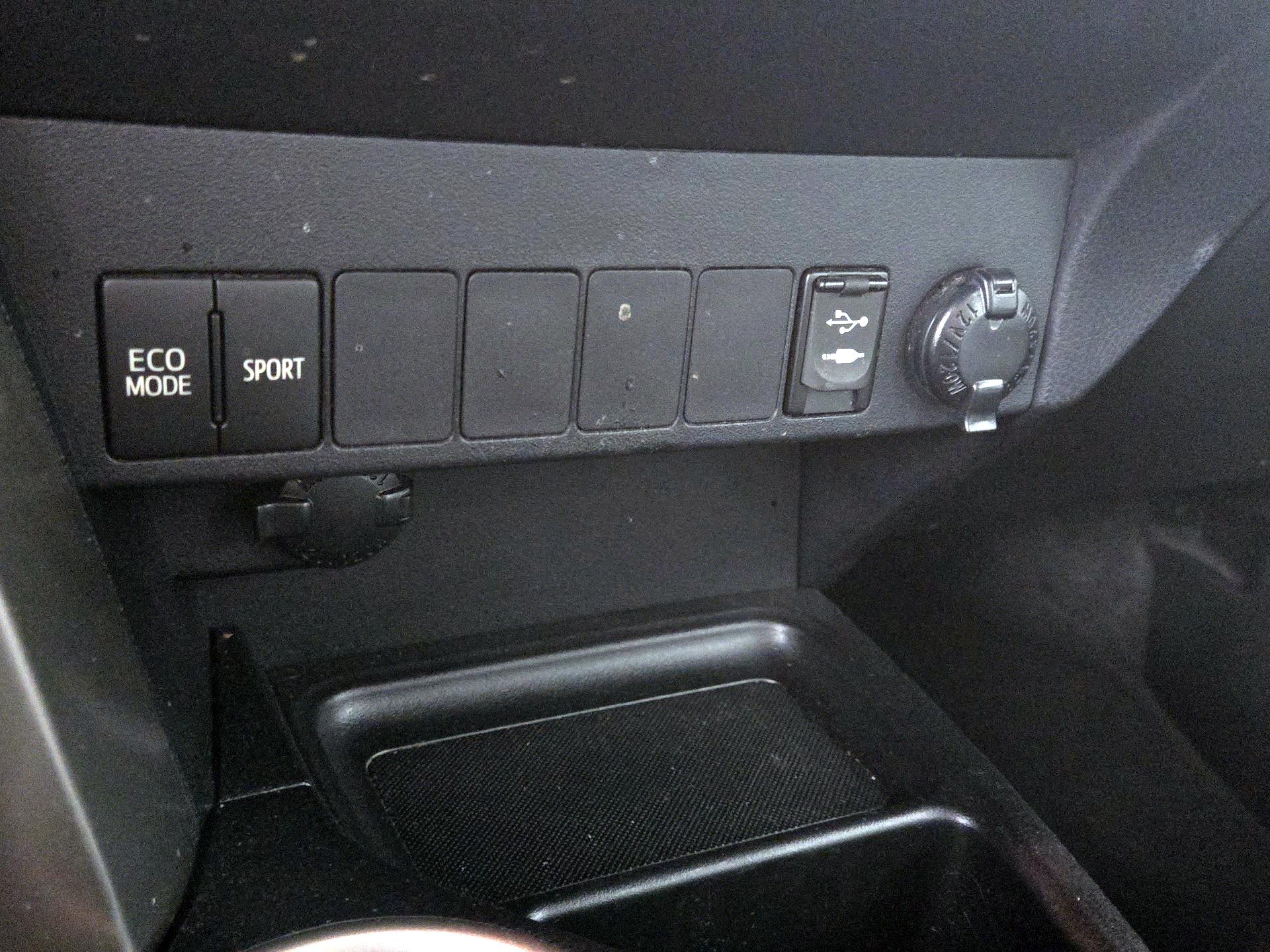 Thumbnail: 2015 Toyota RAV4 - 18