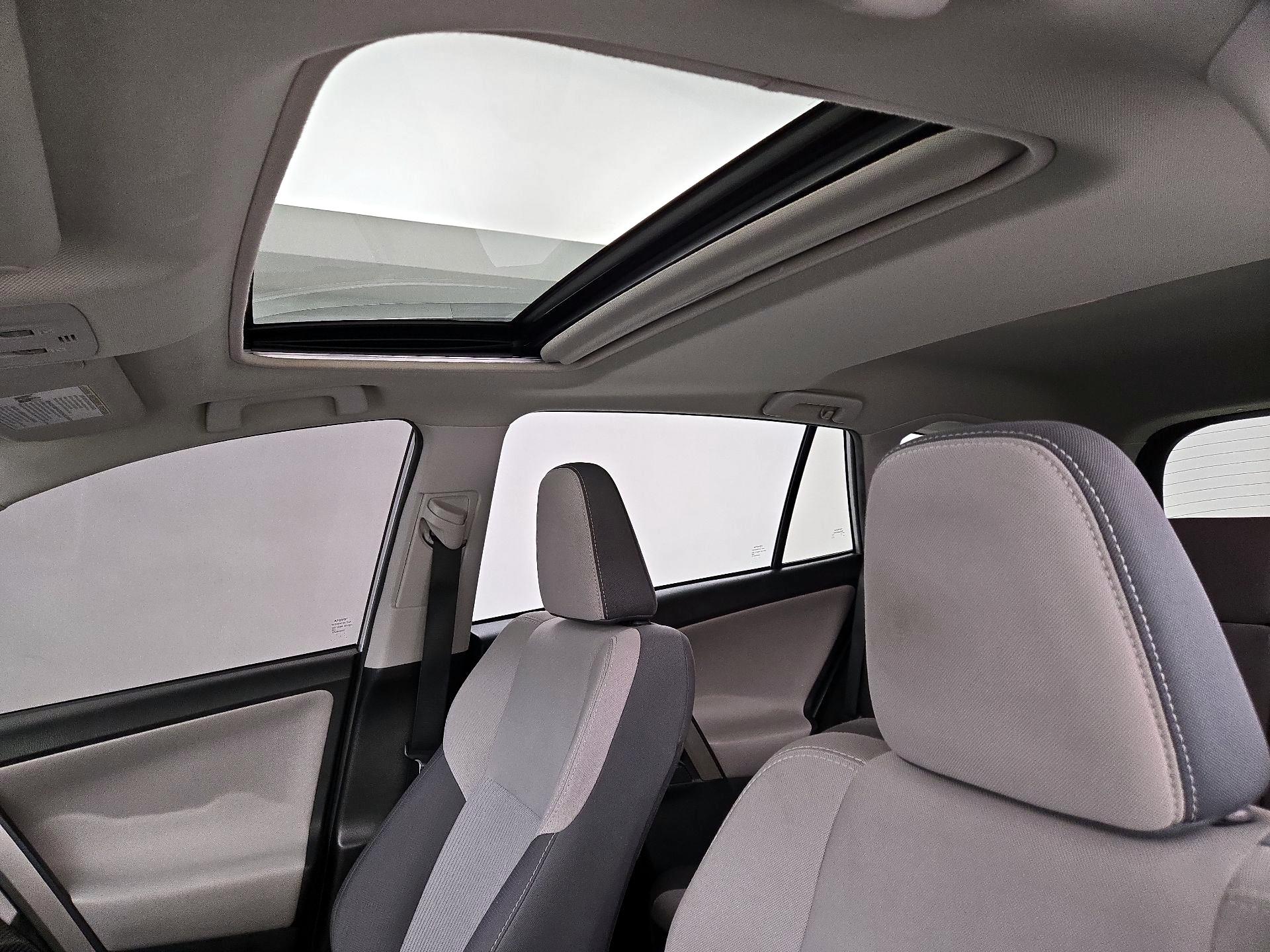 Thumbnail: 2015 Toyota RAV4 - 19