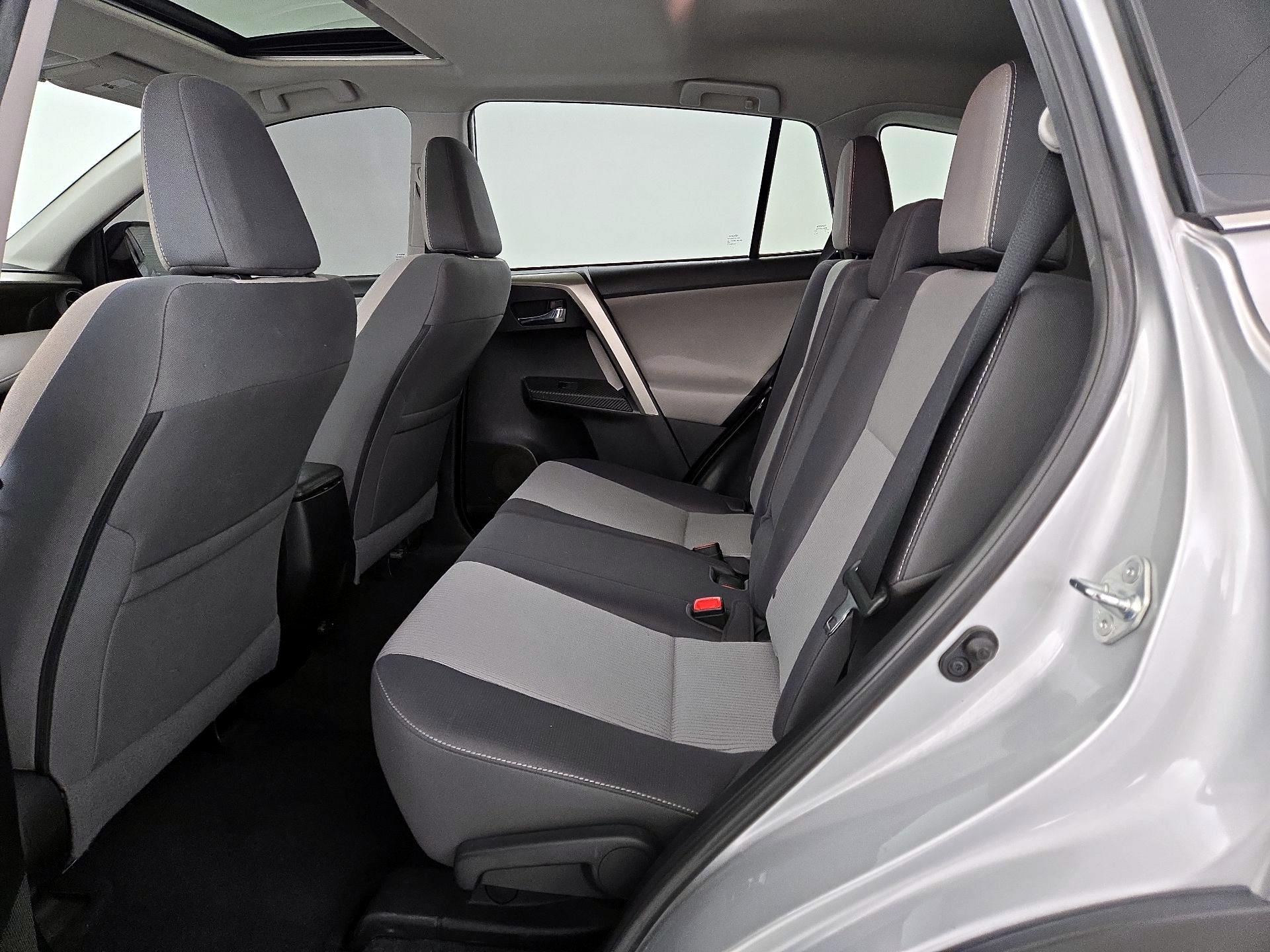 Thumbnail: 2015 Toyota RAV4 - 20