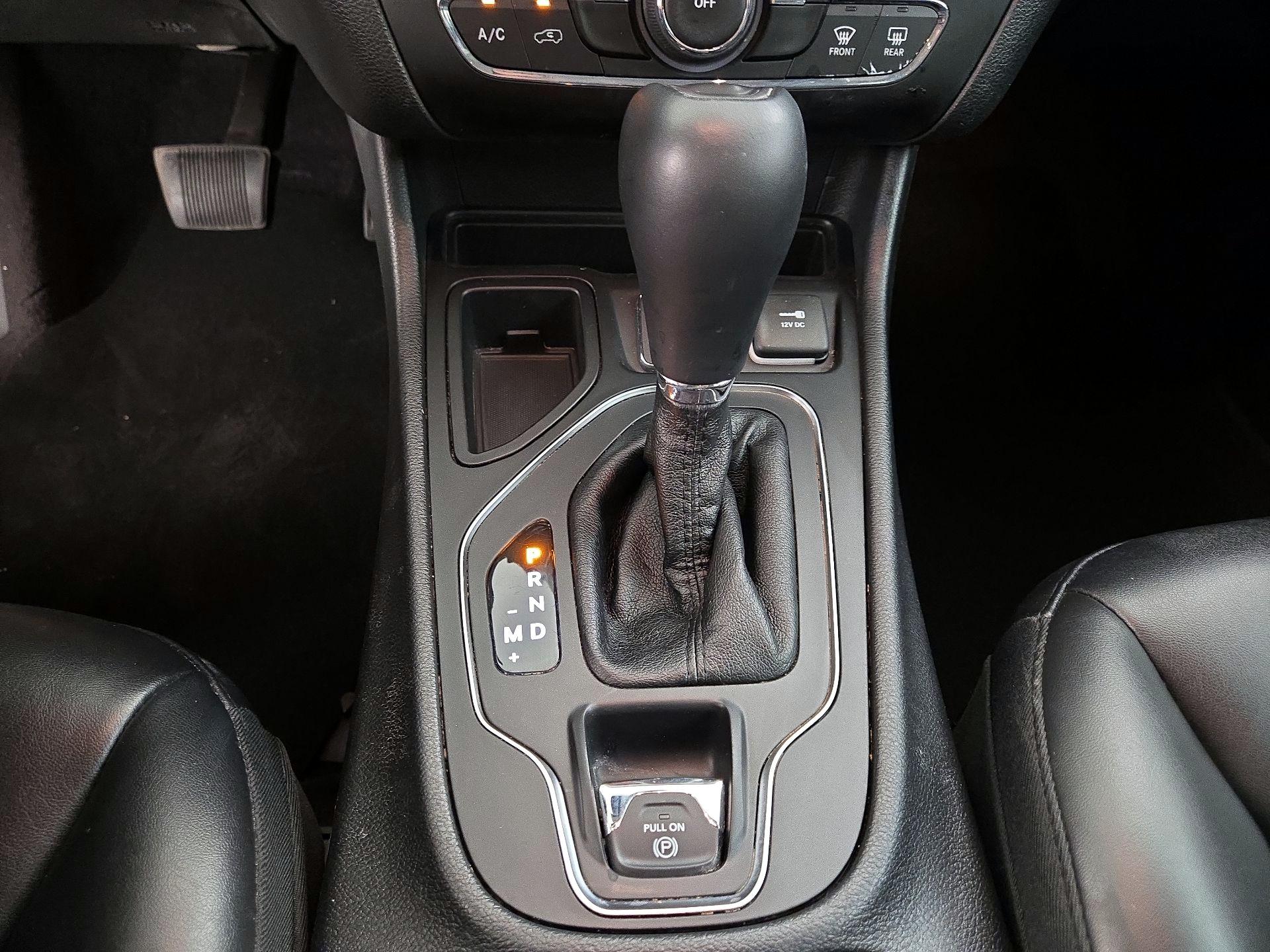 Thumbnail: 2019 Jeep Cherokee - 17