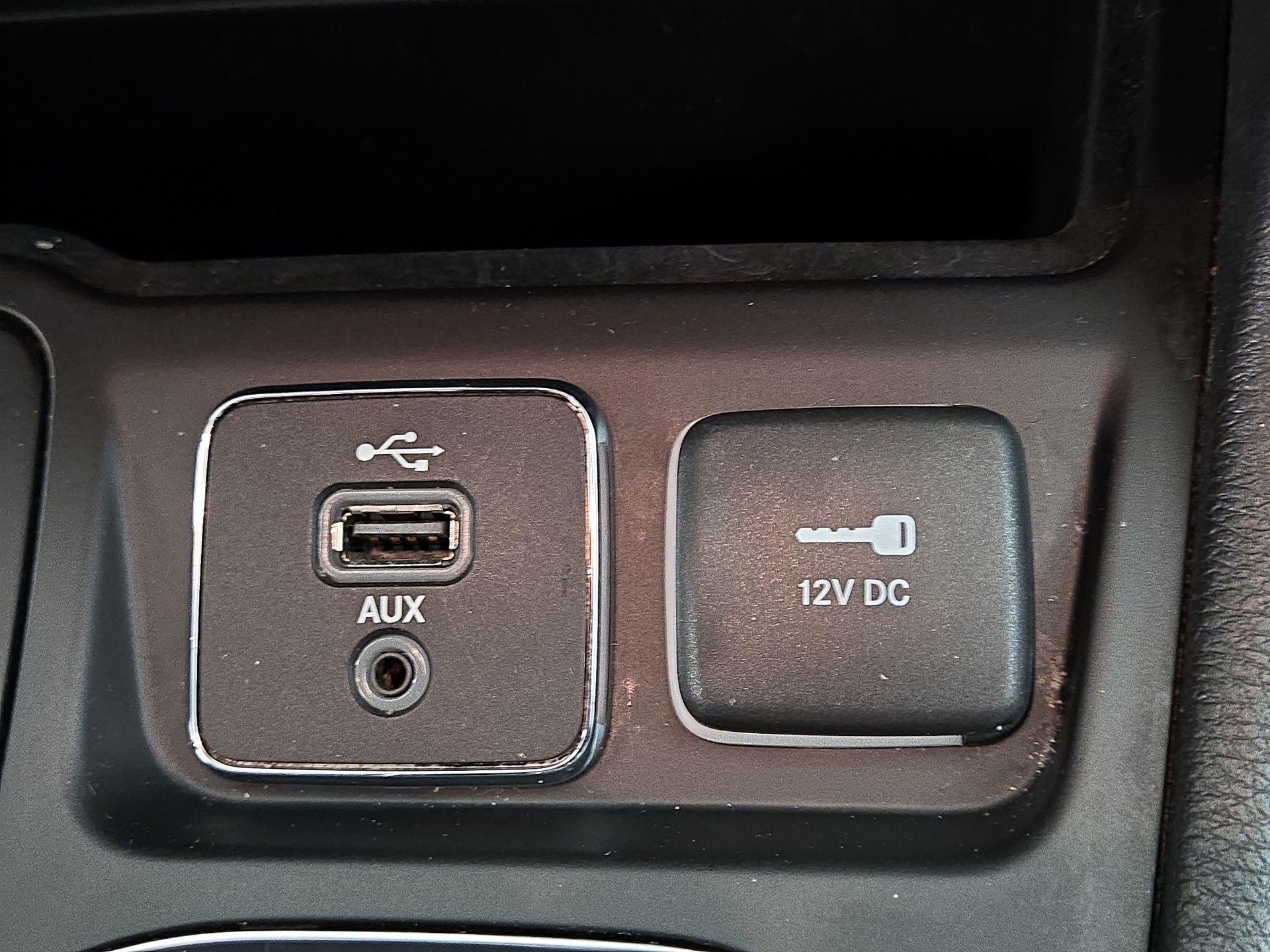 Thumbnail: 2019 Jeep Cherokee - 18