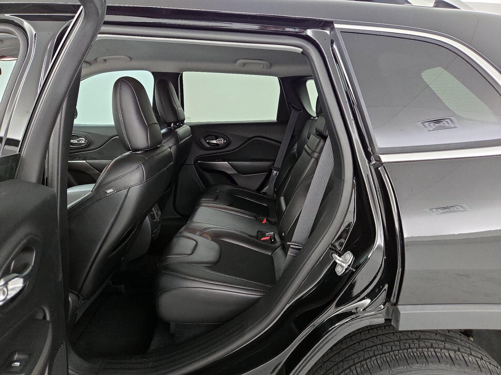 Thumbnail: 2019 Jeep Cherokee - 19
