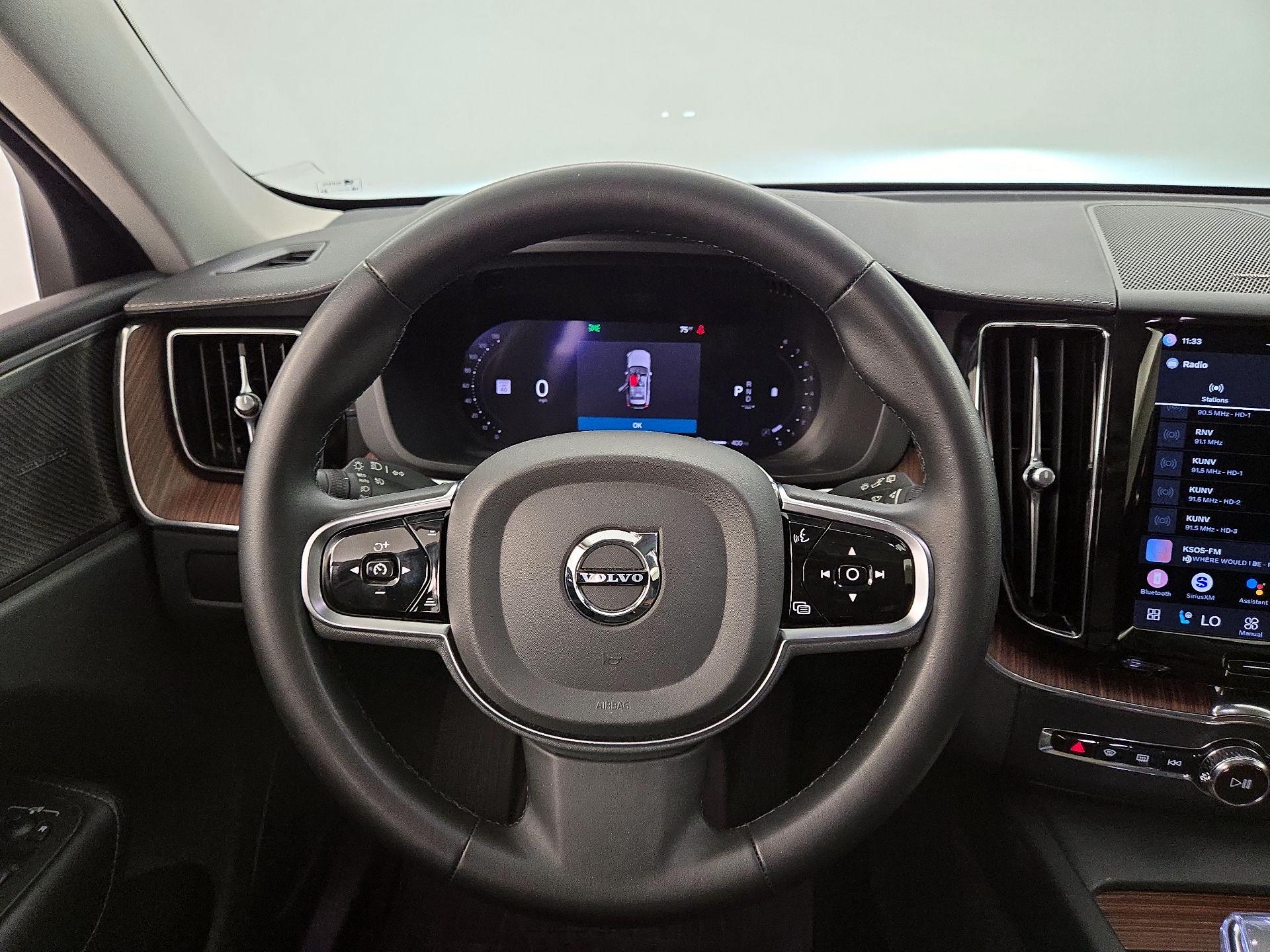 Thumbnail: 2023 Volvo XC60 - 10