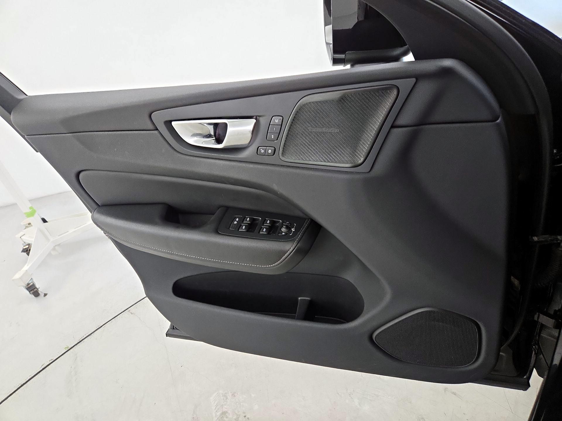 Thumbnail: 2023 Volvo XC60 - 12
