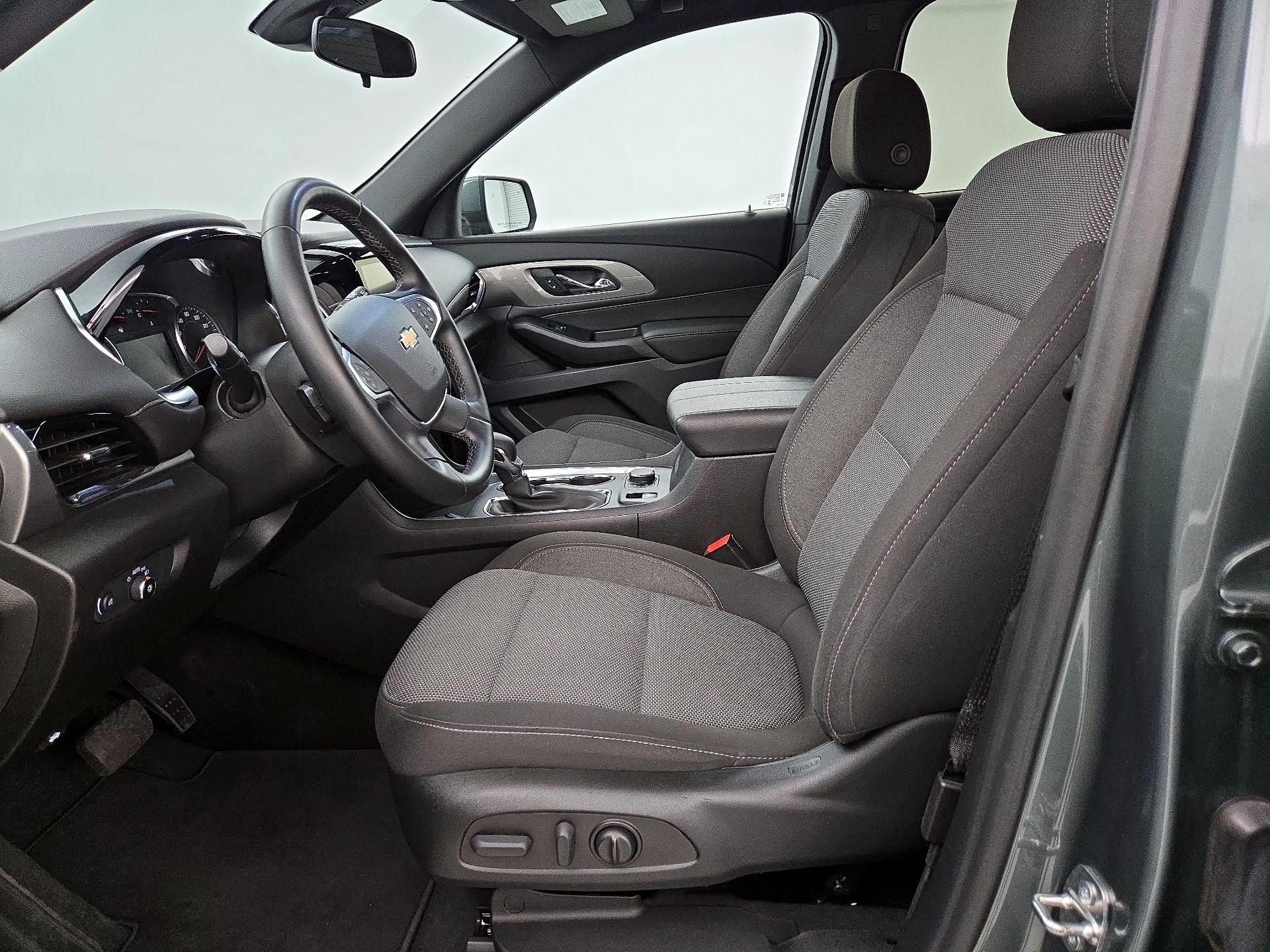 Thumbnail: 2023 Chevrolet Traverse - 11