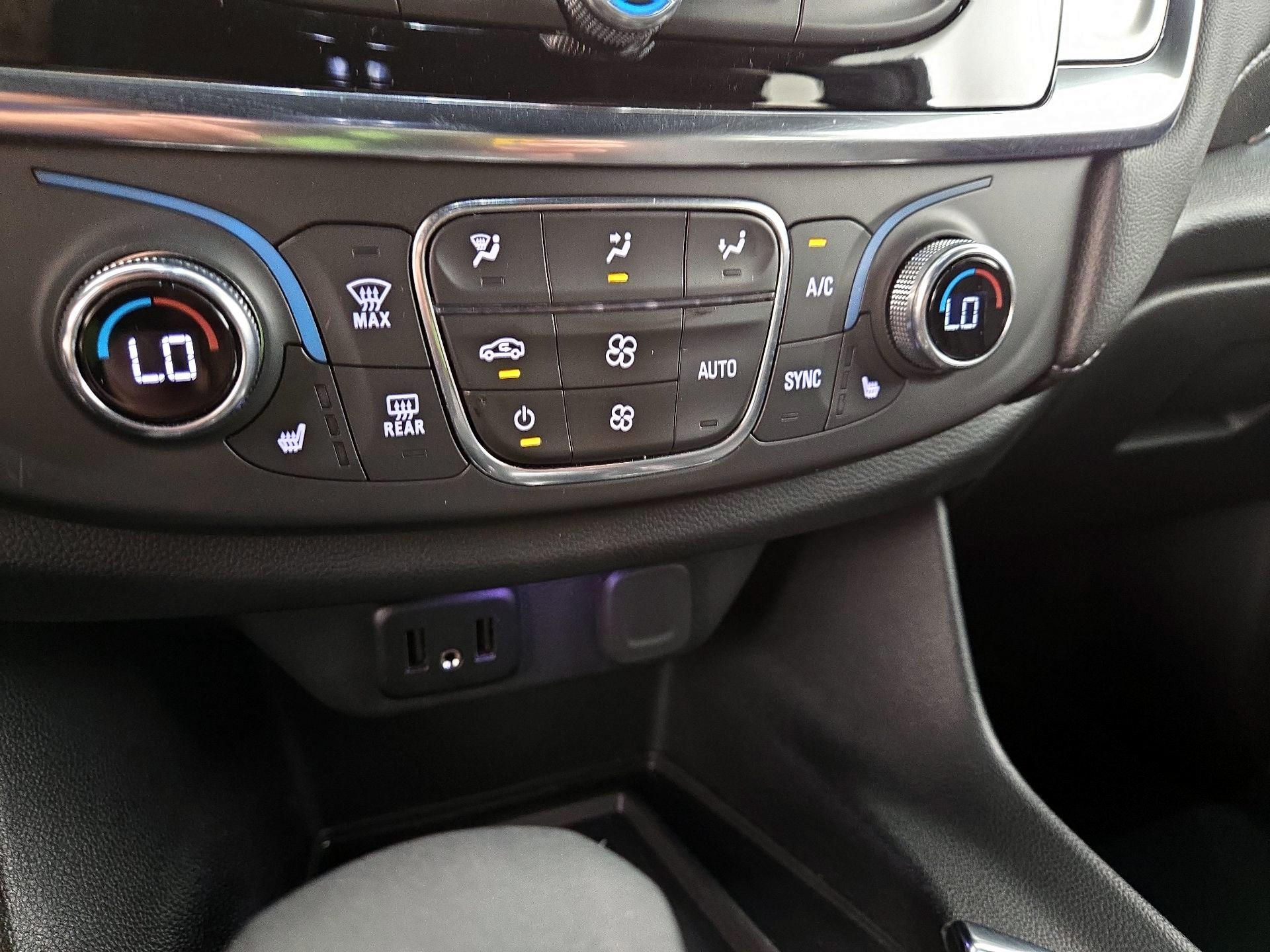 Thumbnail: 2023 Chevrolet Traverse - 16