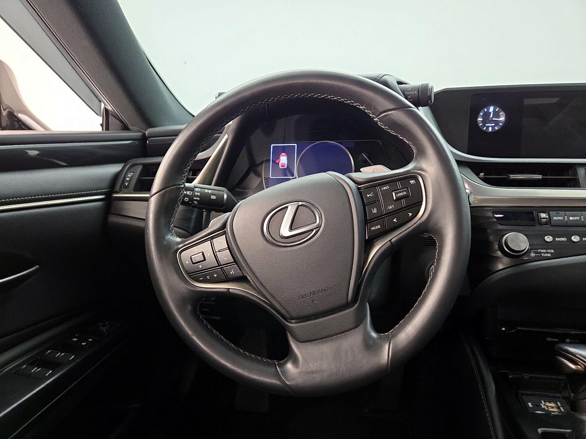 Thumbnail: 2021 Lexus ES - 10
