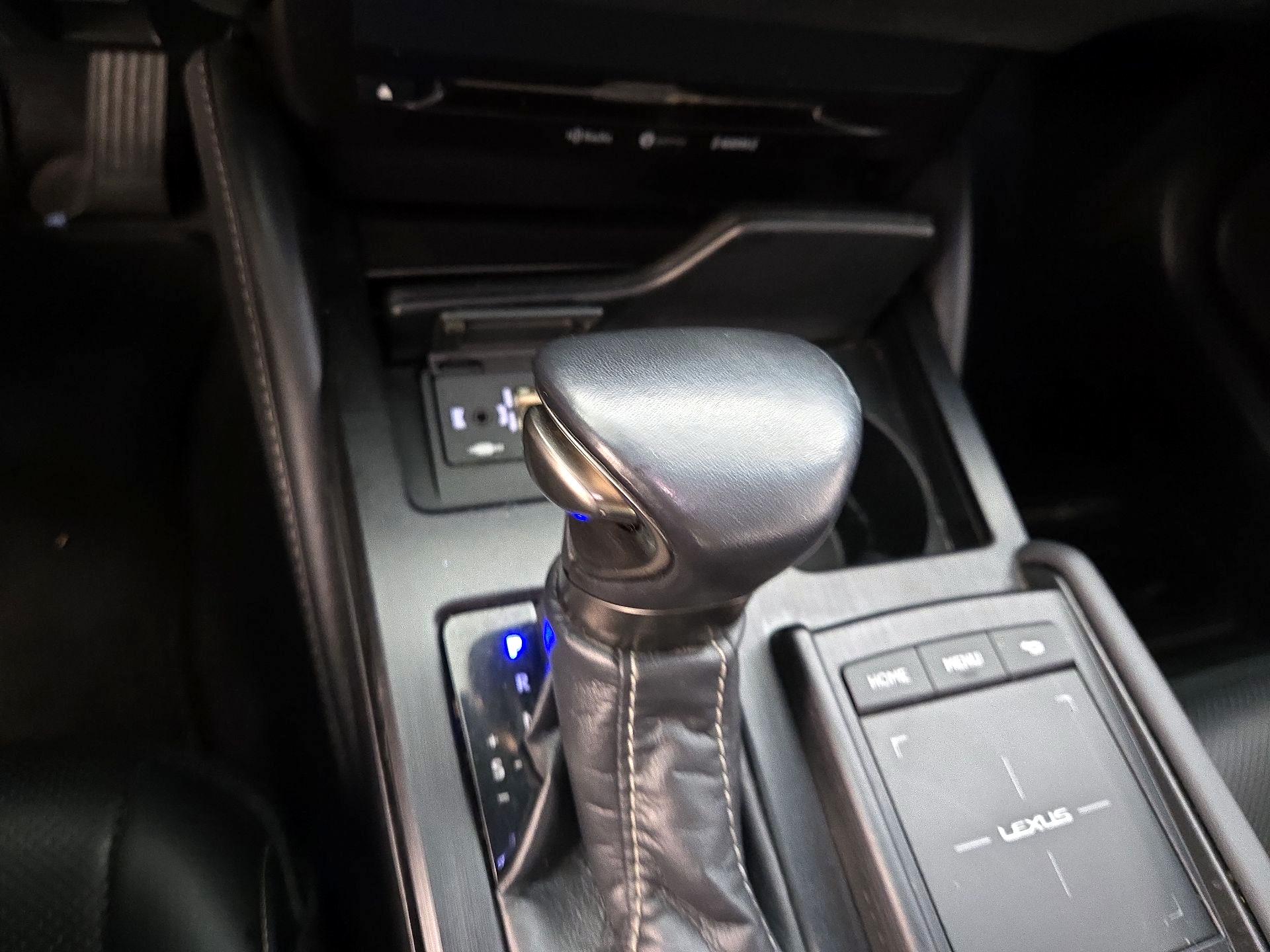 Thumbnail: 2021 Lexus ES - 17