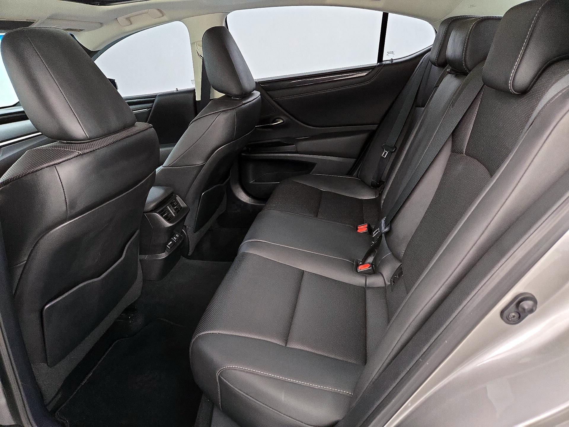 Thumbnail: 2021 Lexus ES - 20