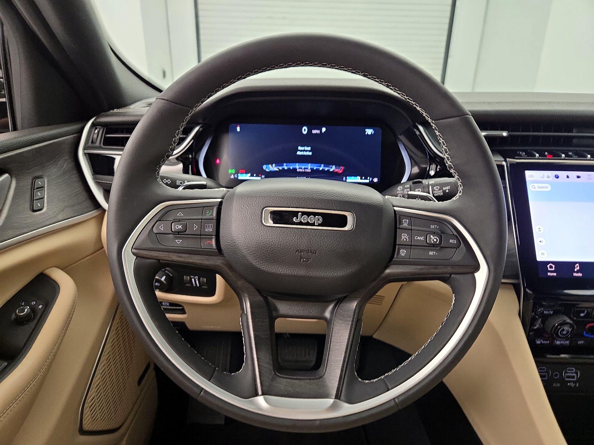 Thumbnail: 2023 Jeep Grand Cherokee - 10