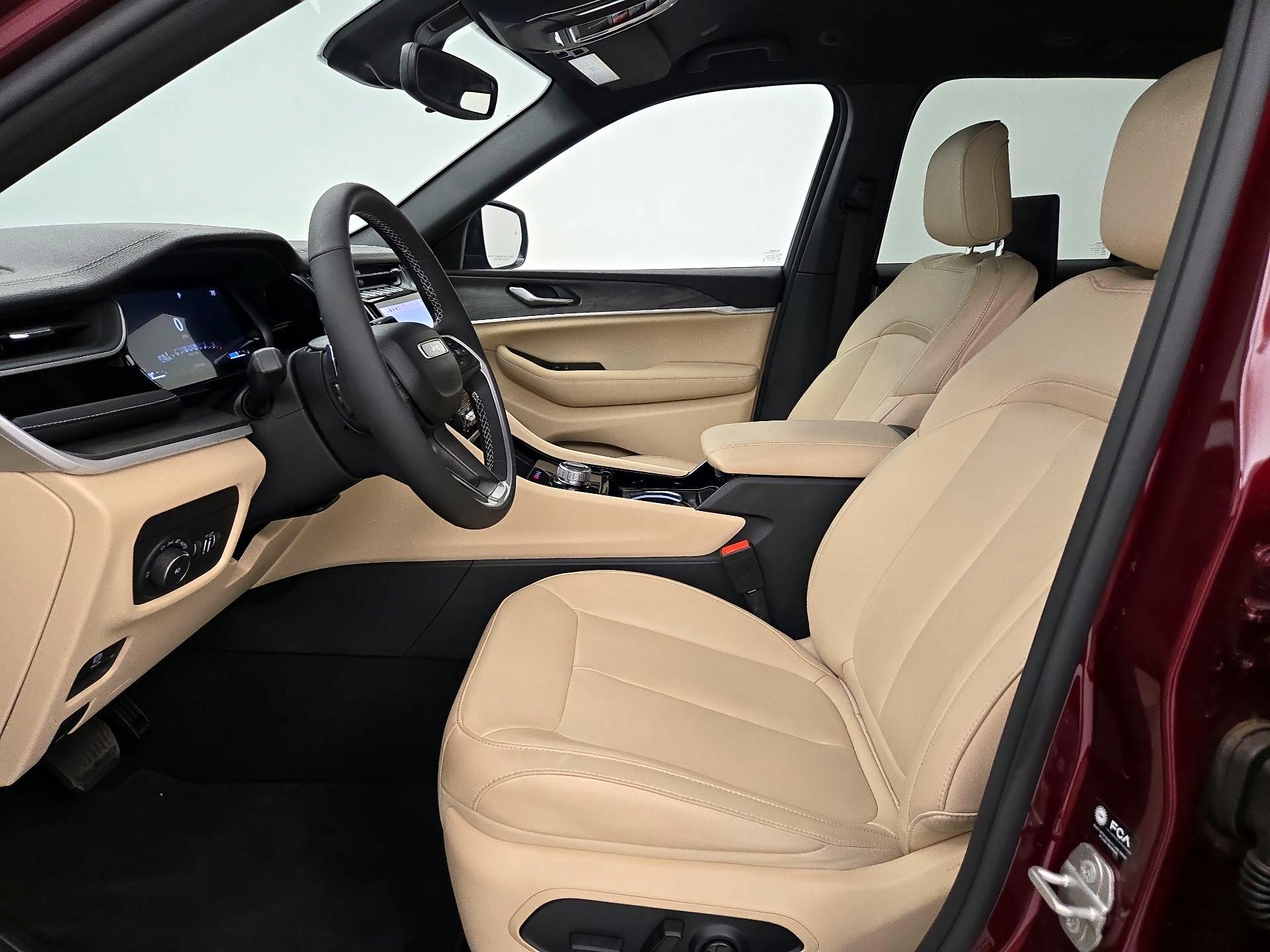 Thumbnail: 2023 Jeep Grand Cherokee - 11