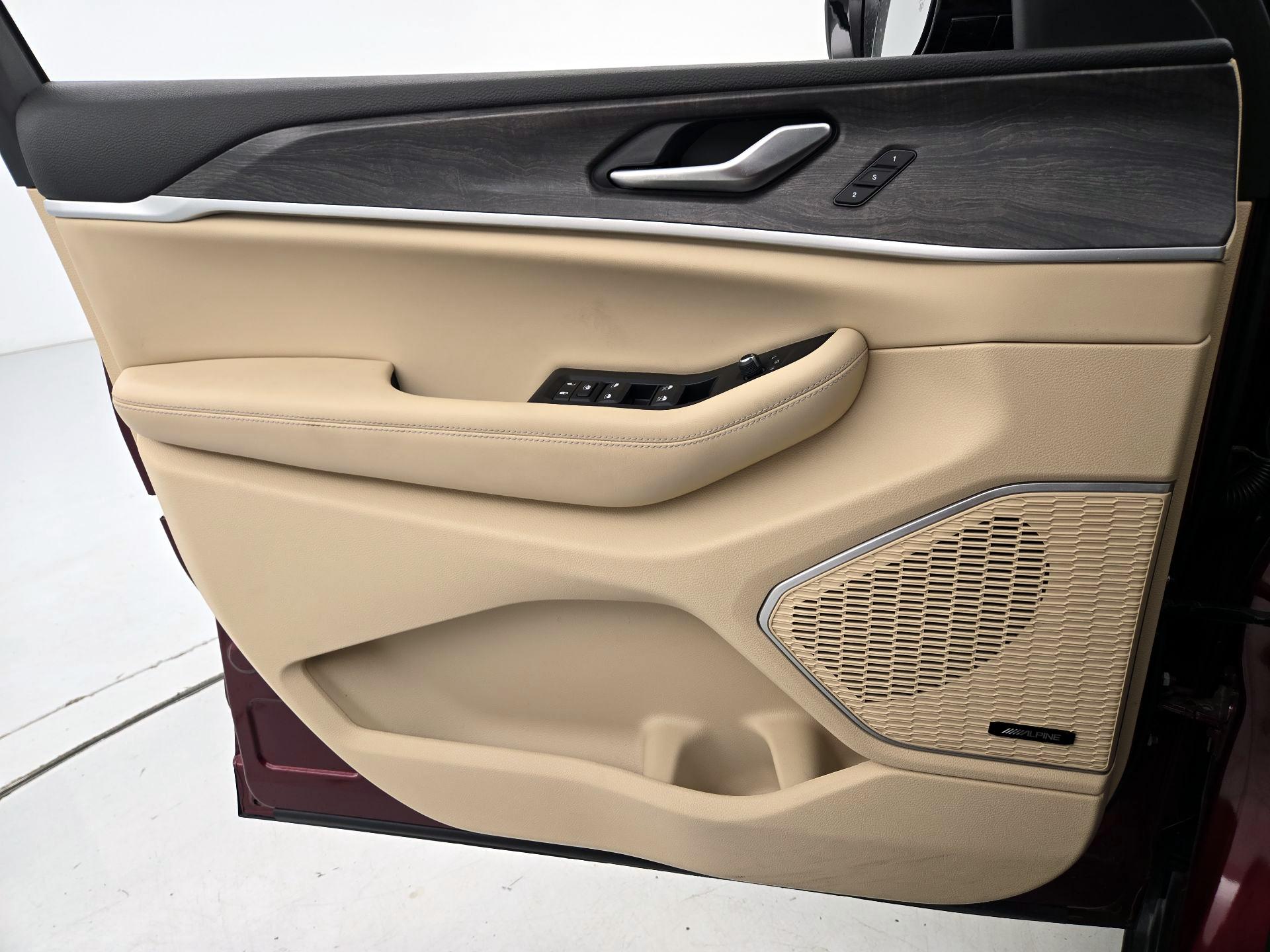 Thumbnail: 2023 Jeep Grand Cherokee - 12