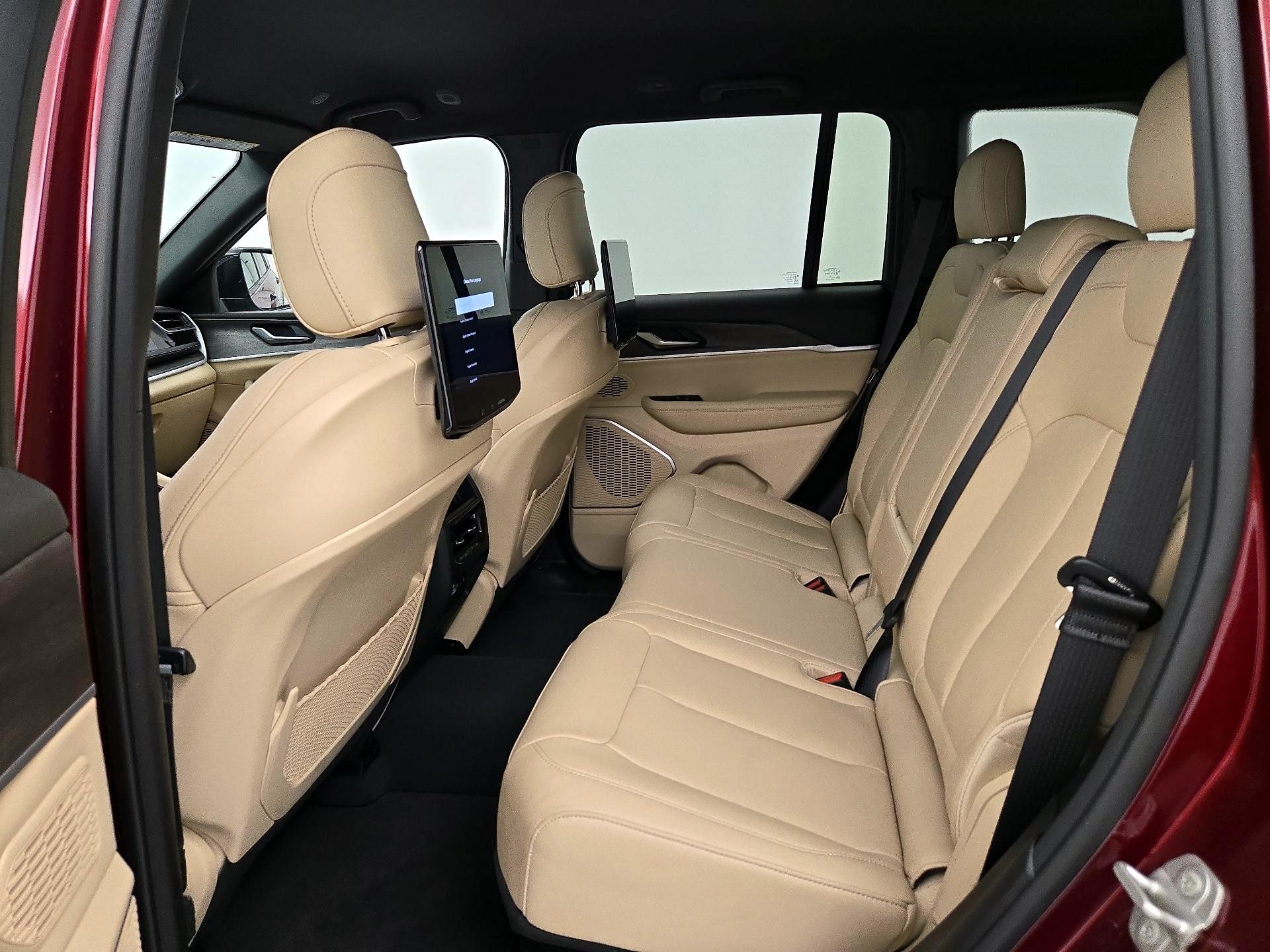 Thumbnail: 2023 Jeep Grand Cherokee - 20