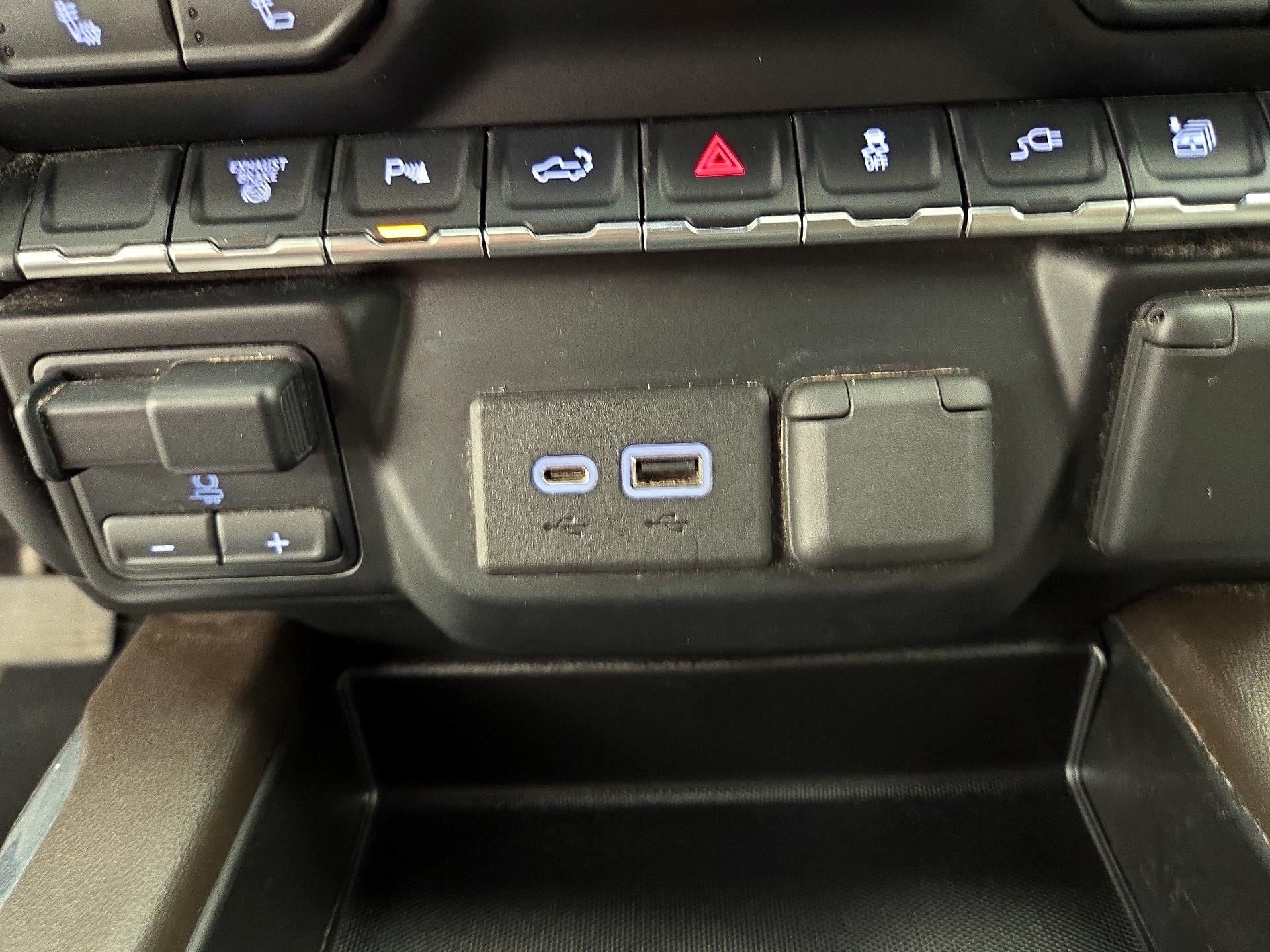 Thumbnail: 2021 Chevrolet Silverado 3500 - 16
