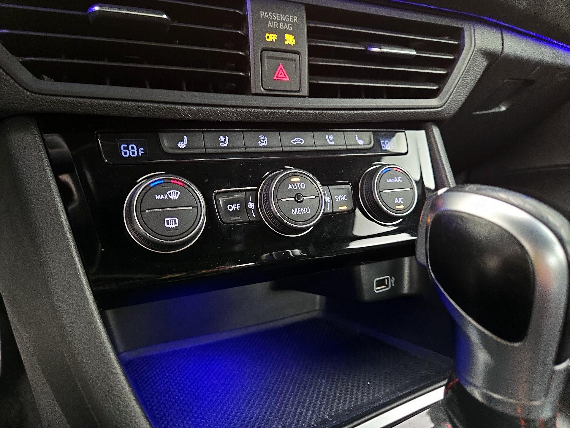 Thumbnail: 2019 Volkswagen Jetta - 16