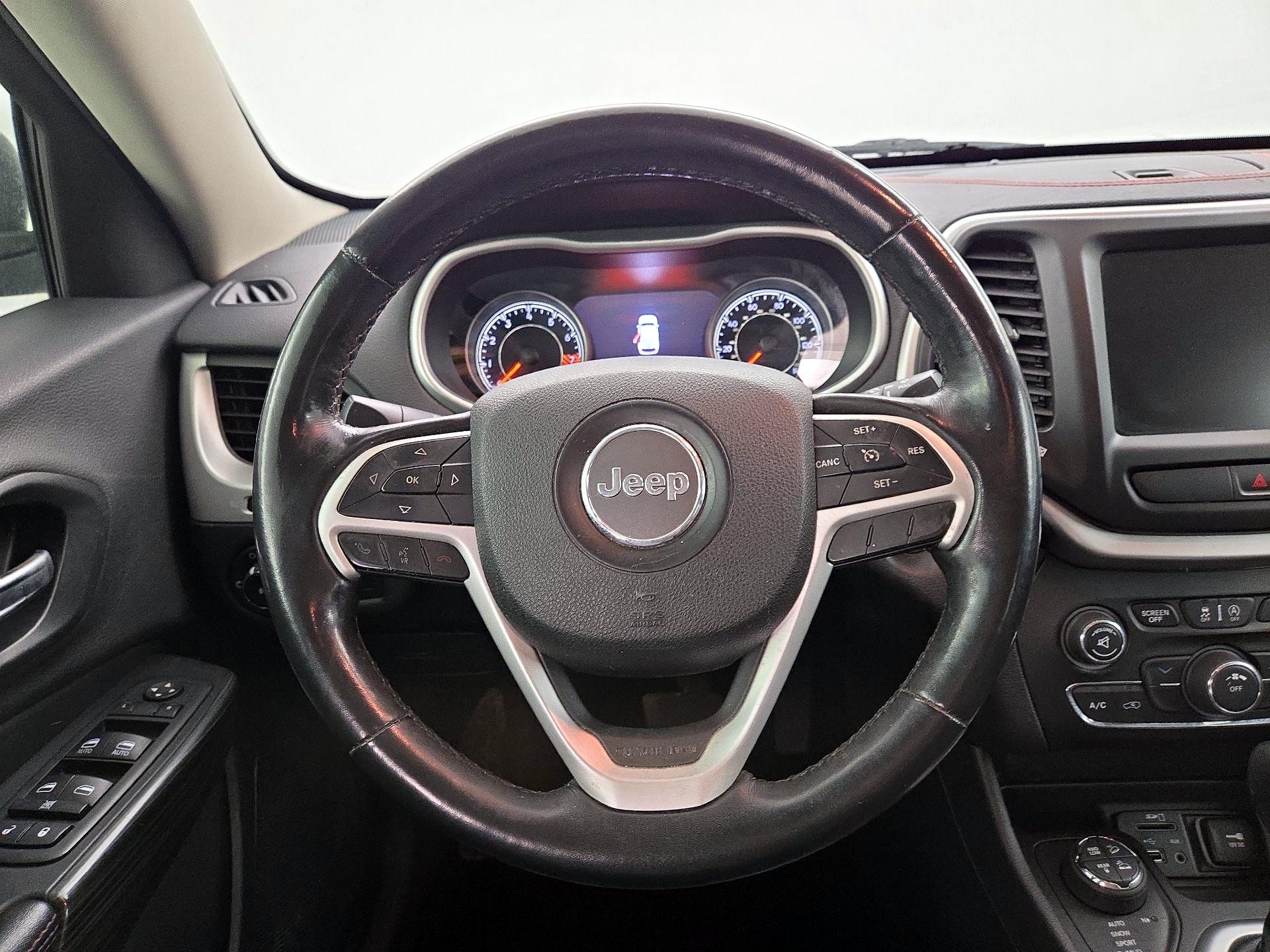 Thumbnail: 2015 Jeep Cherokee - 10