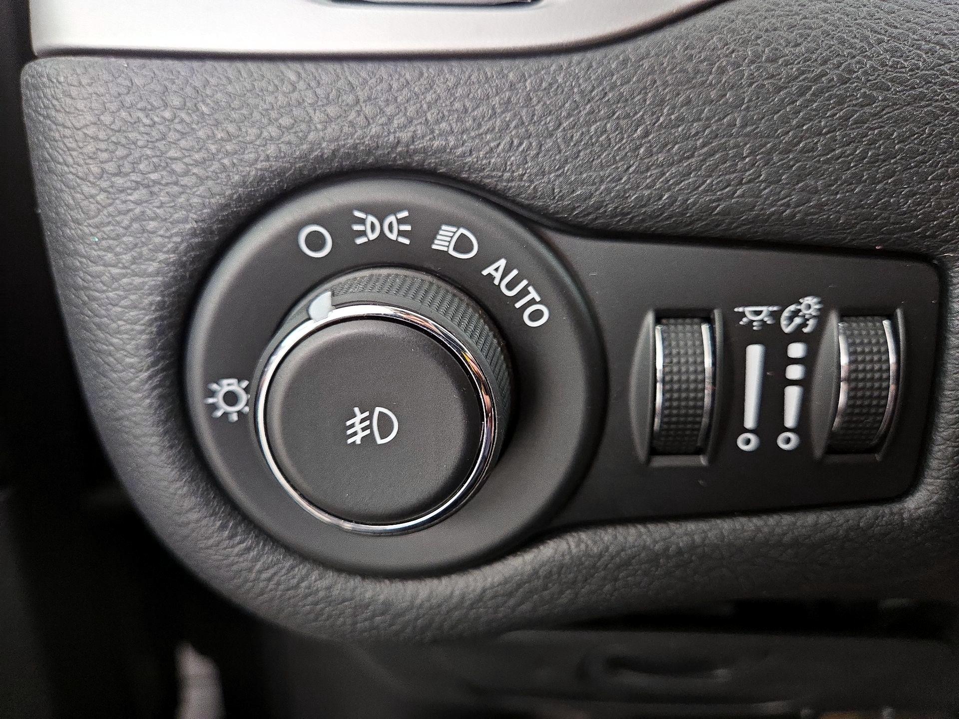 Thumbnail: 2015 Jeep Cherokee - 13
