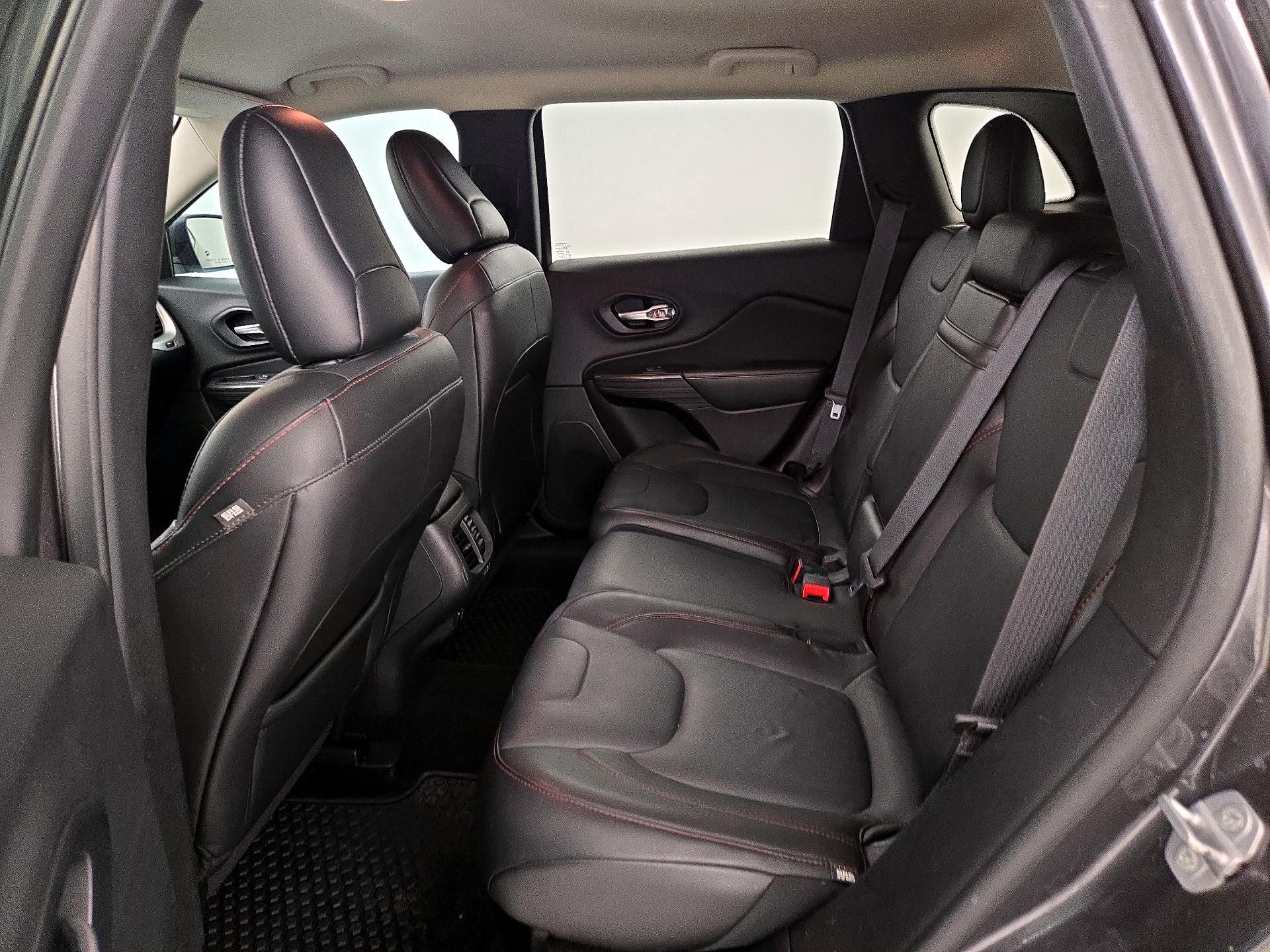 Thumbnail: 2015 Jeep Cherokee - 20