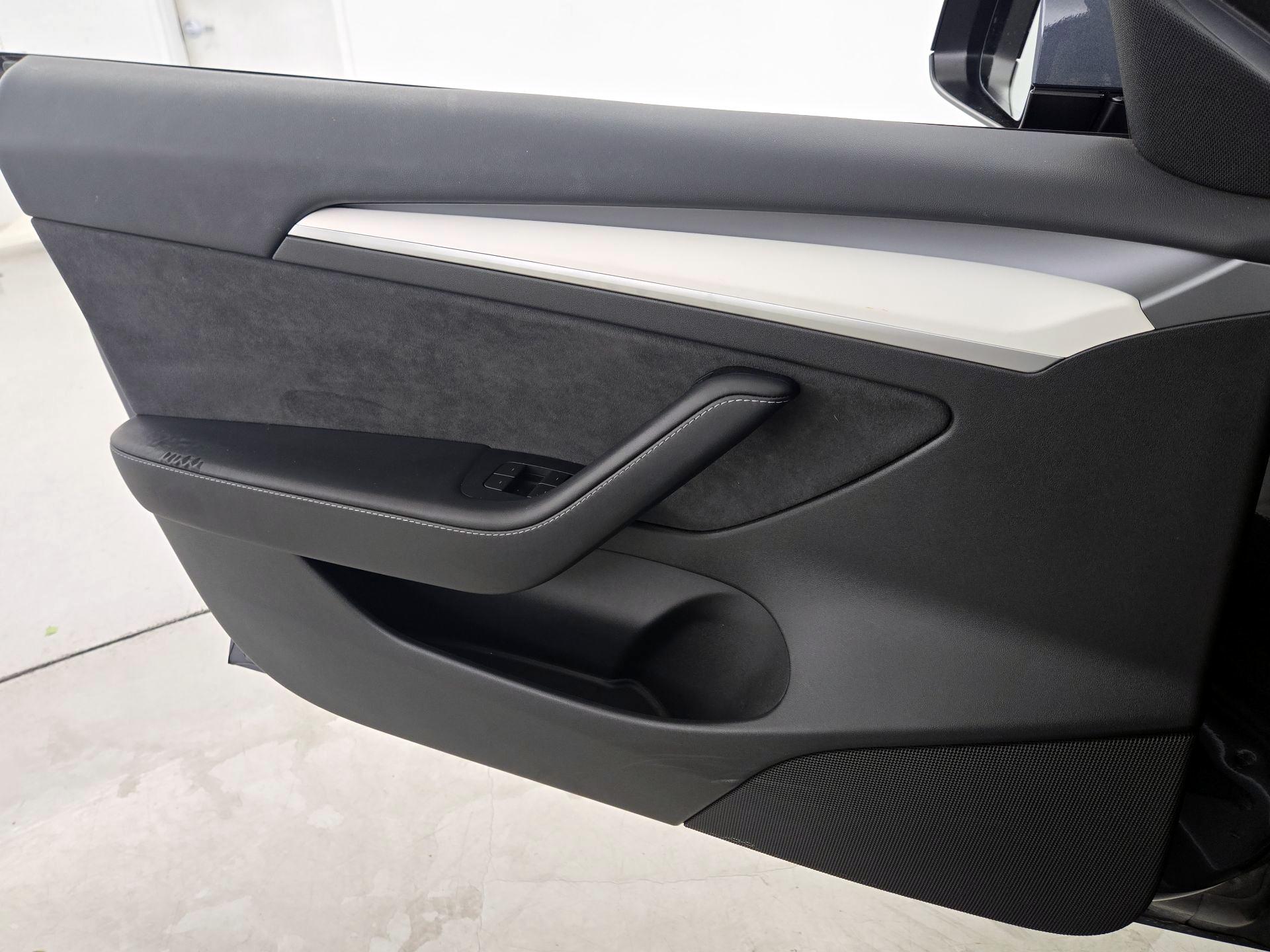 Thumbnail: 2023 Tesla Model 3 - 12