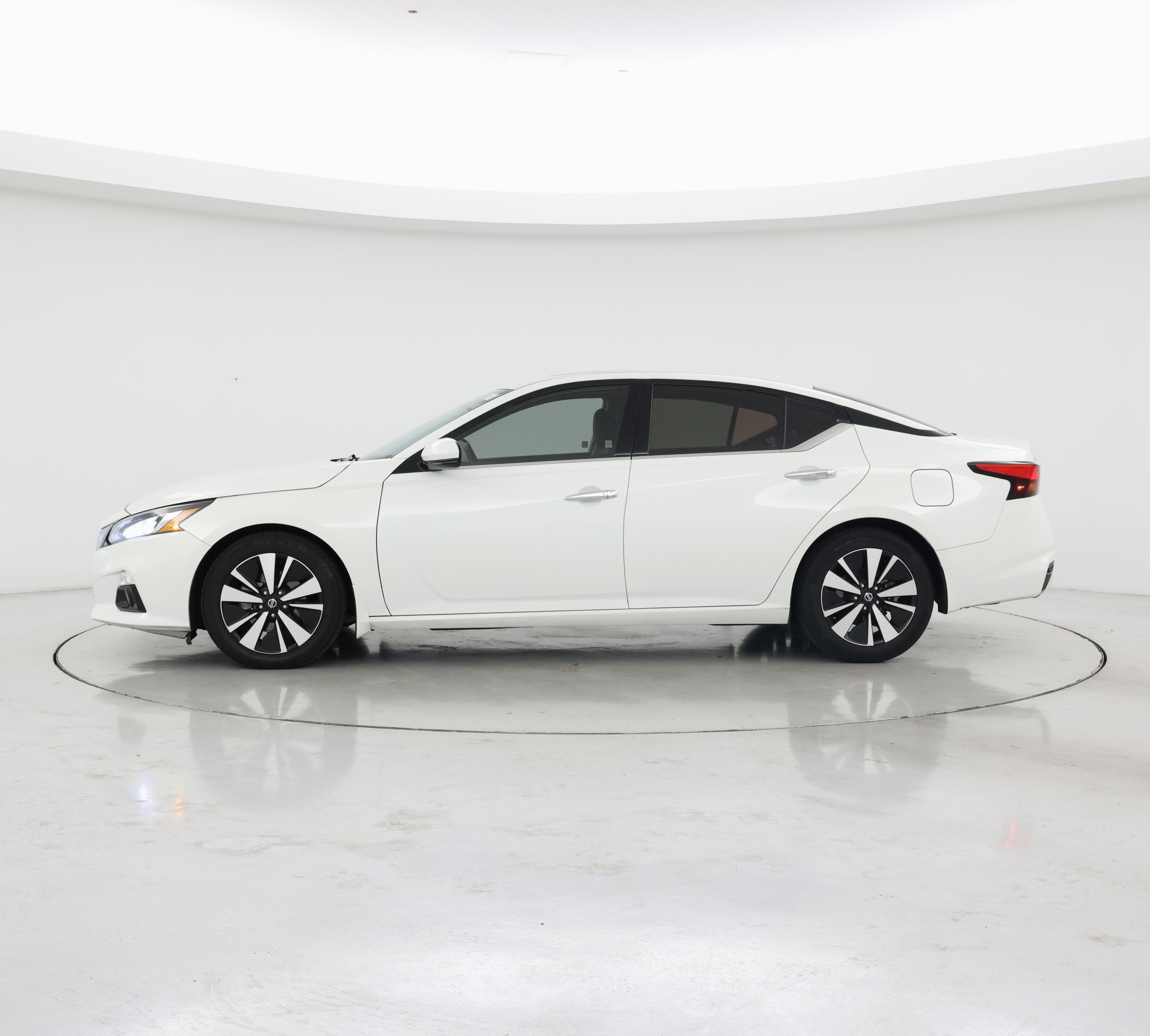Thumbnail: 2021 Nissan Altima - 3