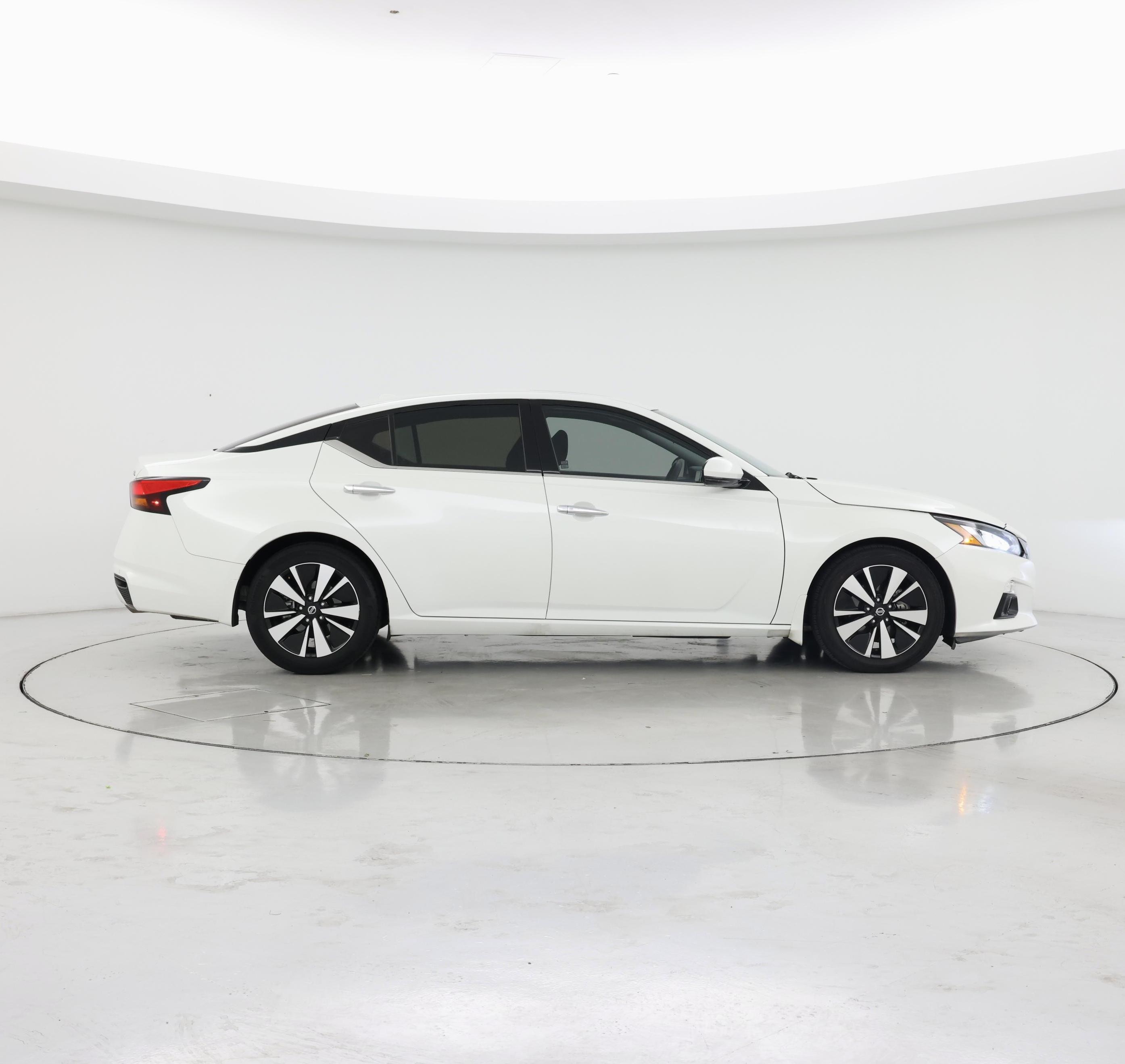 Thumbnail: 2021 Nissan Altima - 7
