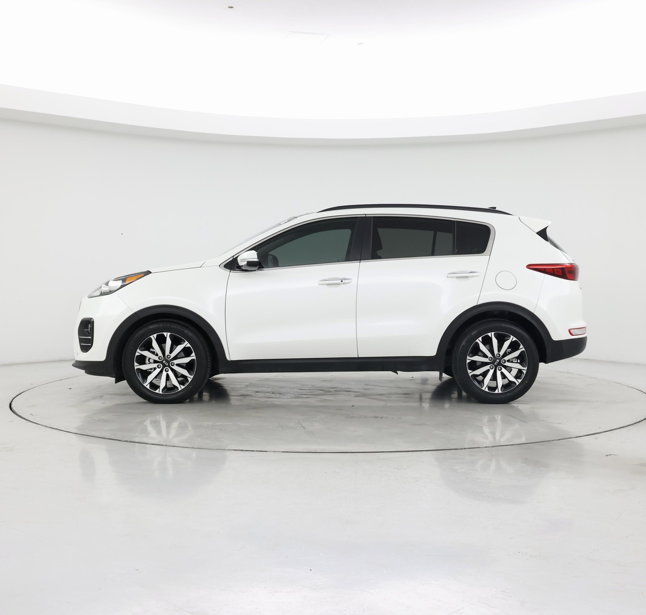 Thumbnail: 2018 Kia Sportage - 3