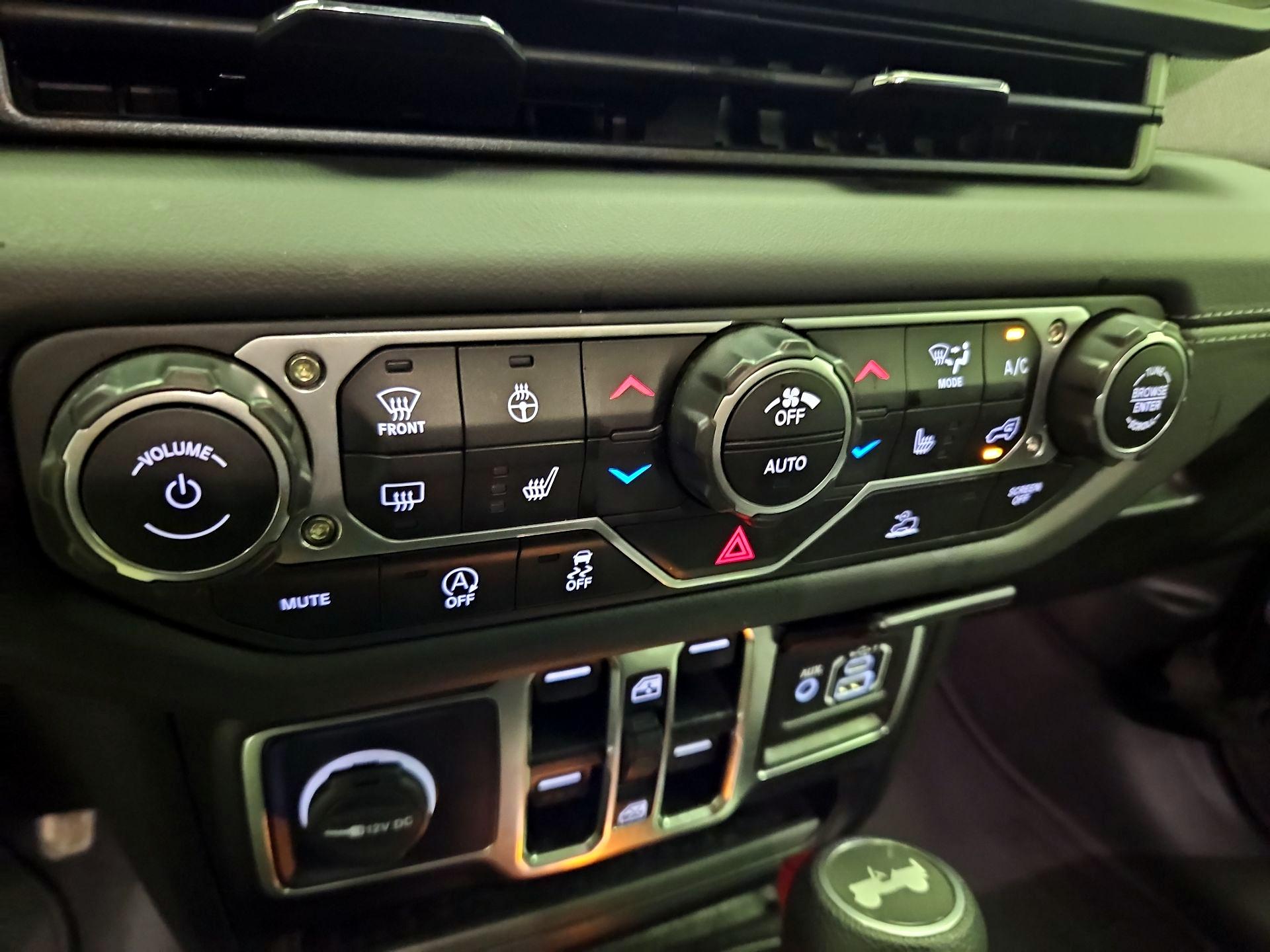Thumbnail: 2025 Jeep Wrangler - 16