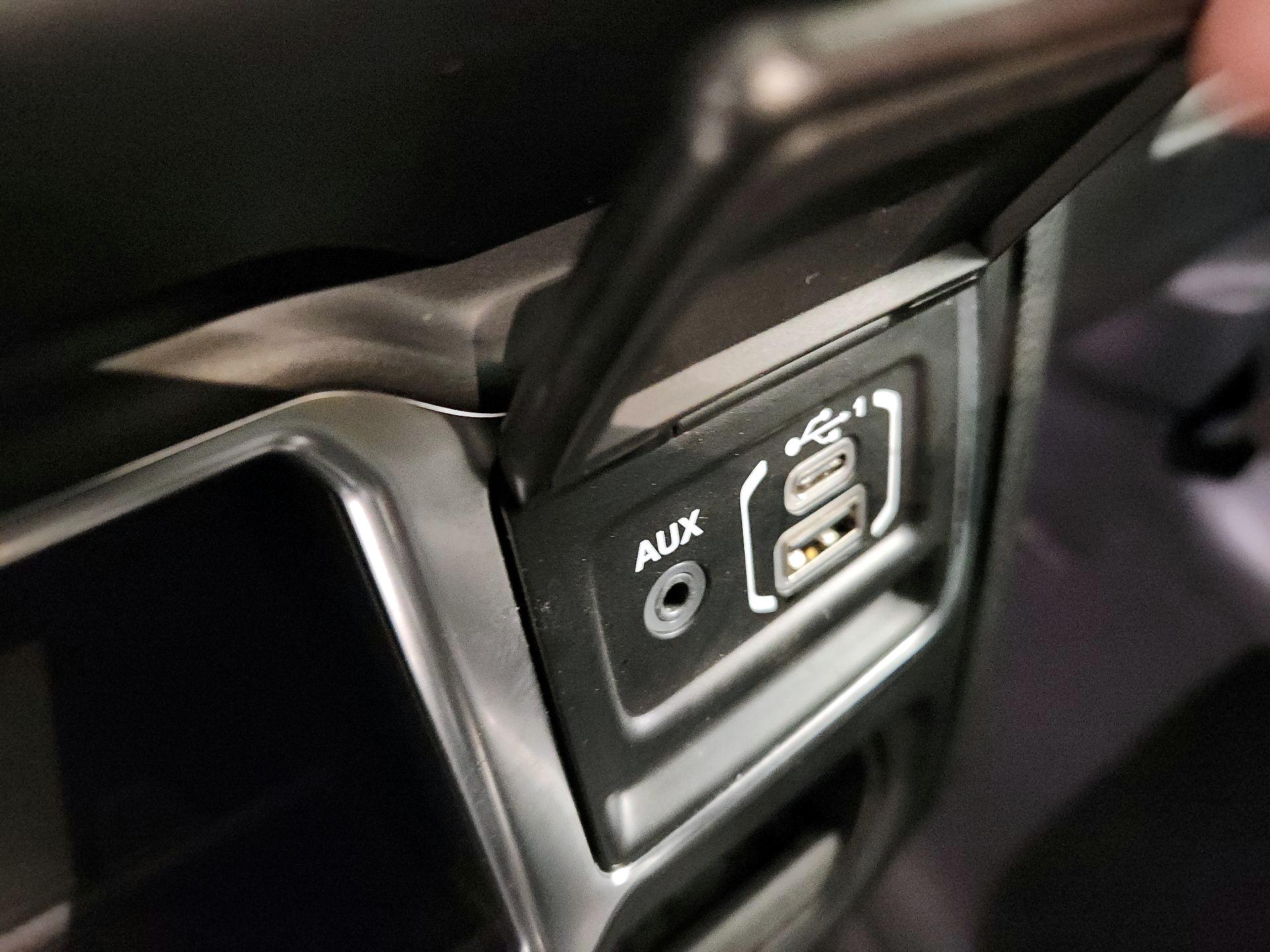Thumbnail: 2020 Jeep Wrangler - 18