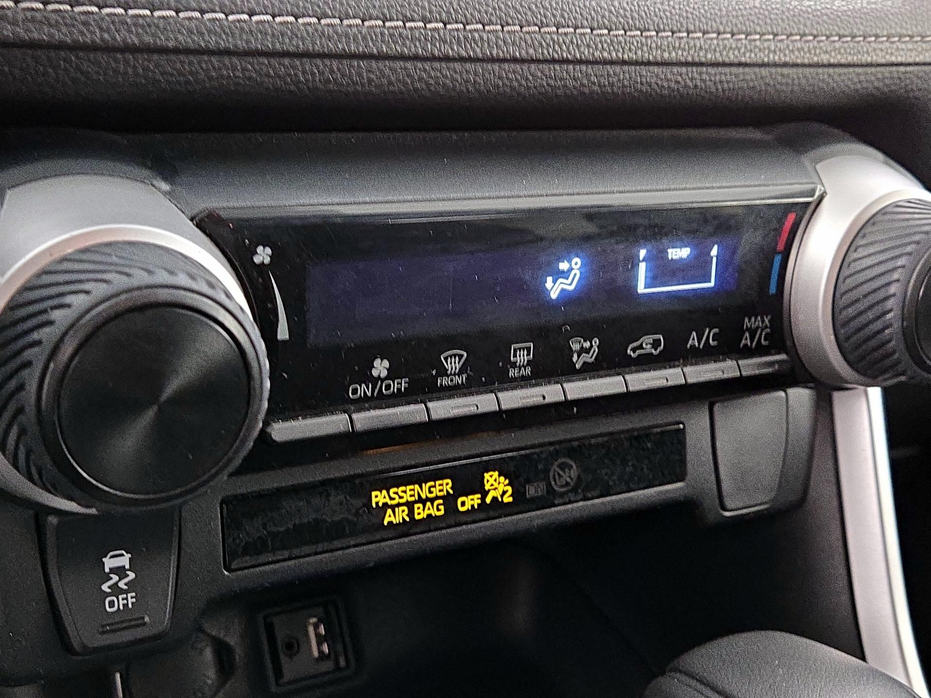 Thumbnail: 2019 Toyota RAV4 - 16