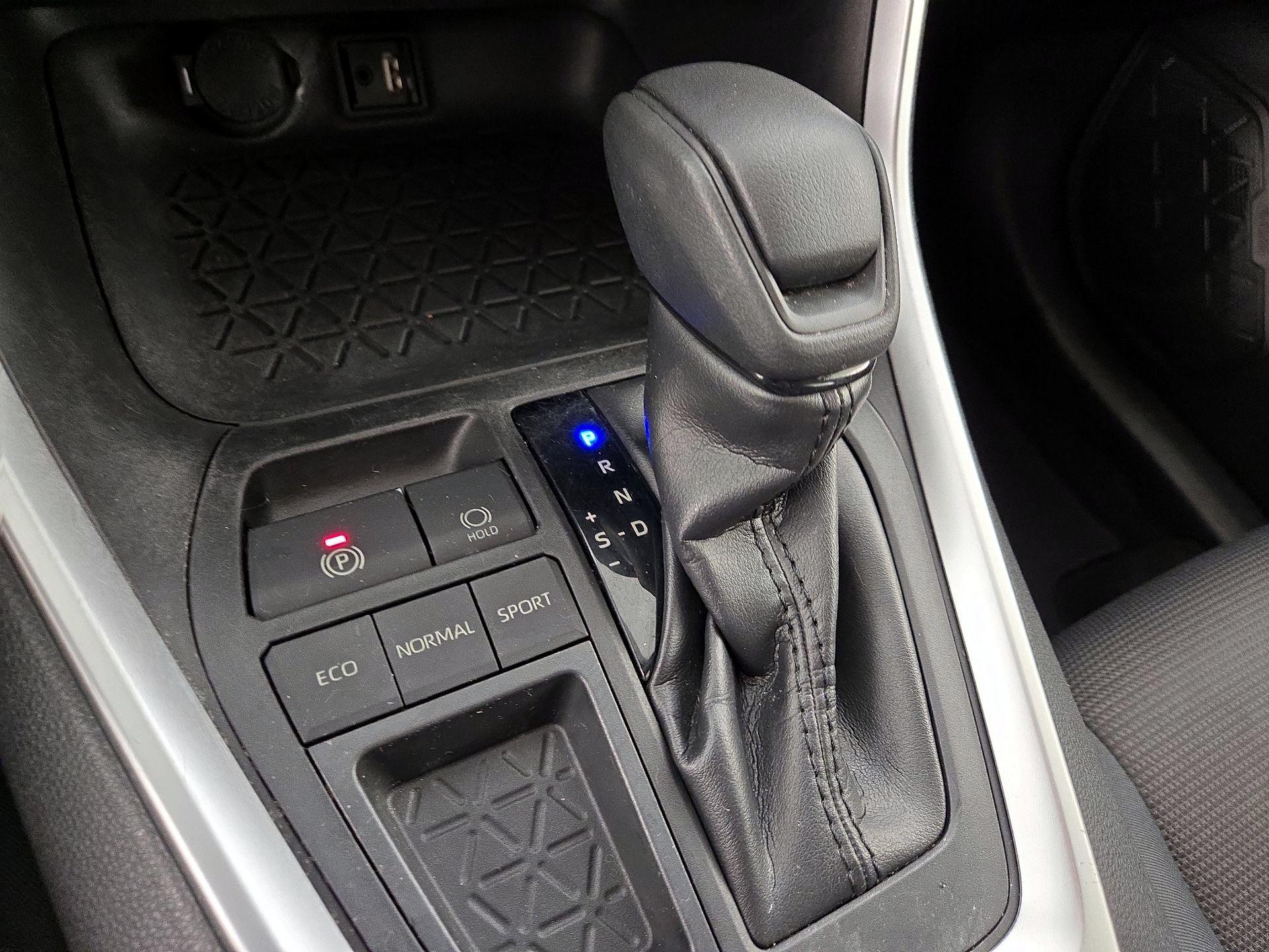 Thumbnail: 2019 Toyota RAV4 - 17