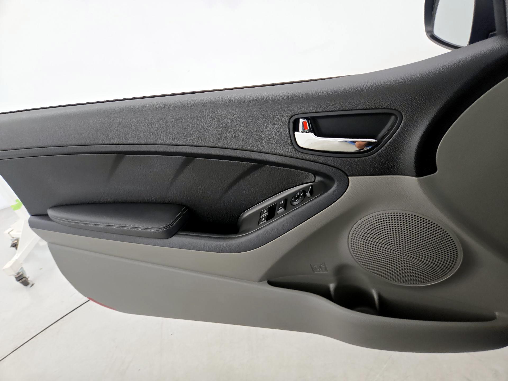 Thumbnail: 2014 Kia Forte - 12