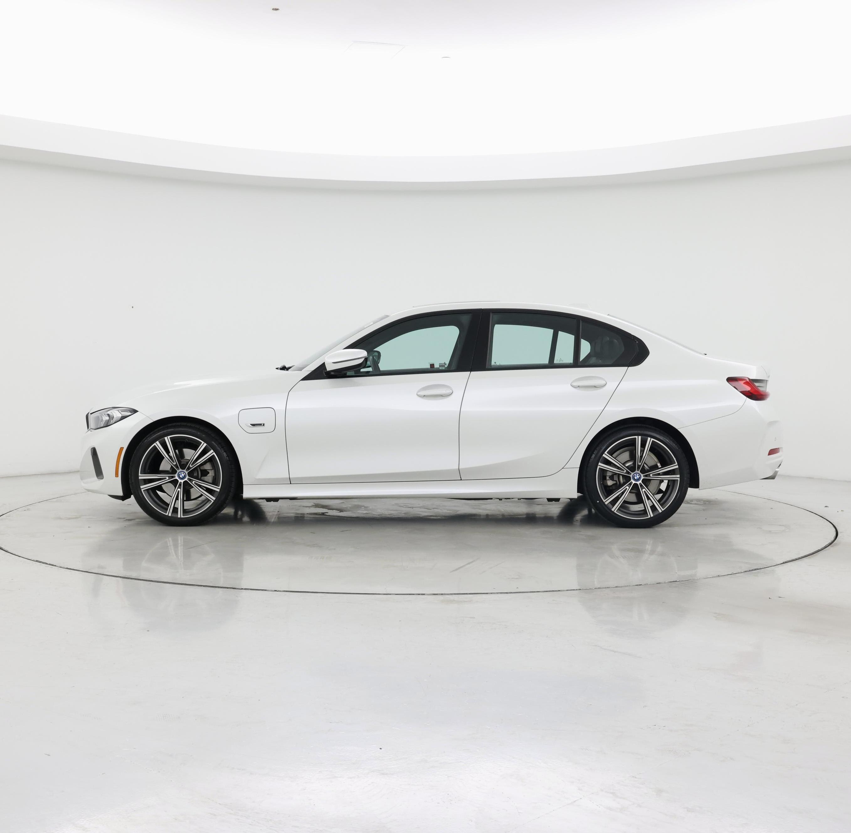 Thumbnail: 2023 BMW 3 Series - 3