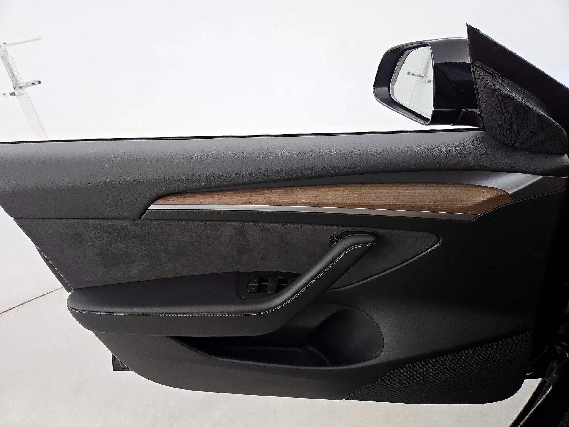 Thumbnail: 2023 Tesla Model 3 - 12