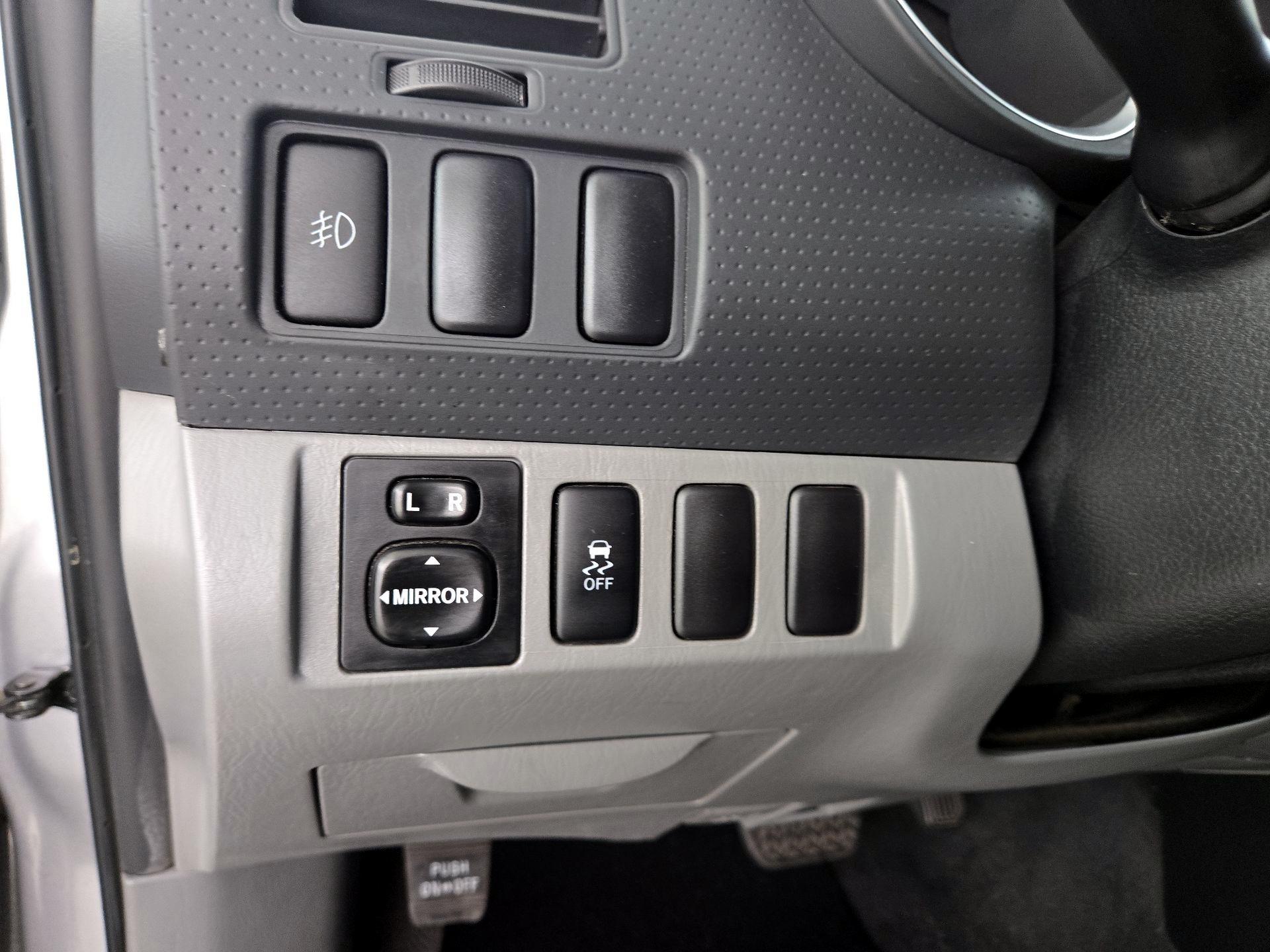 Thumbnail: 2015 Toyota Tacoma - 13