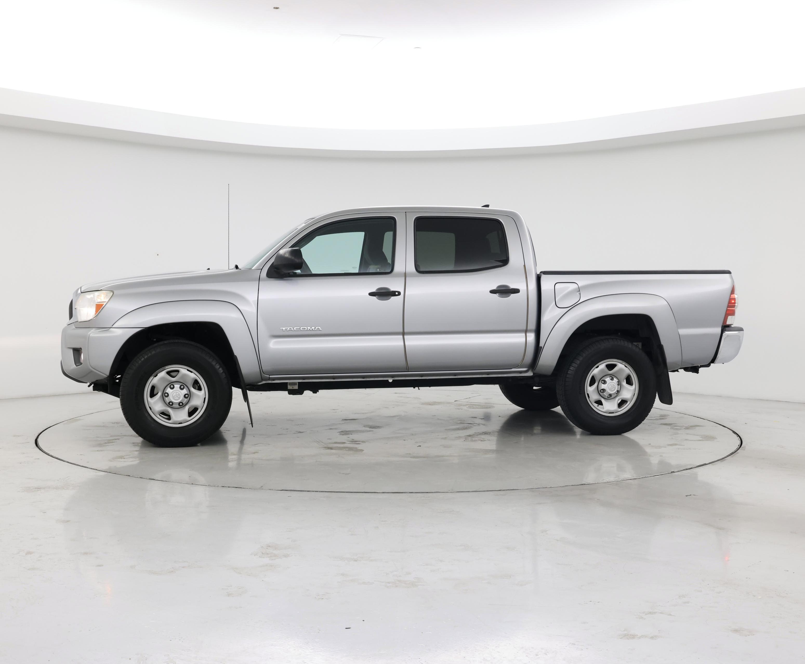 Thumbnail: 2015 Toyota Tacoma - 3