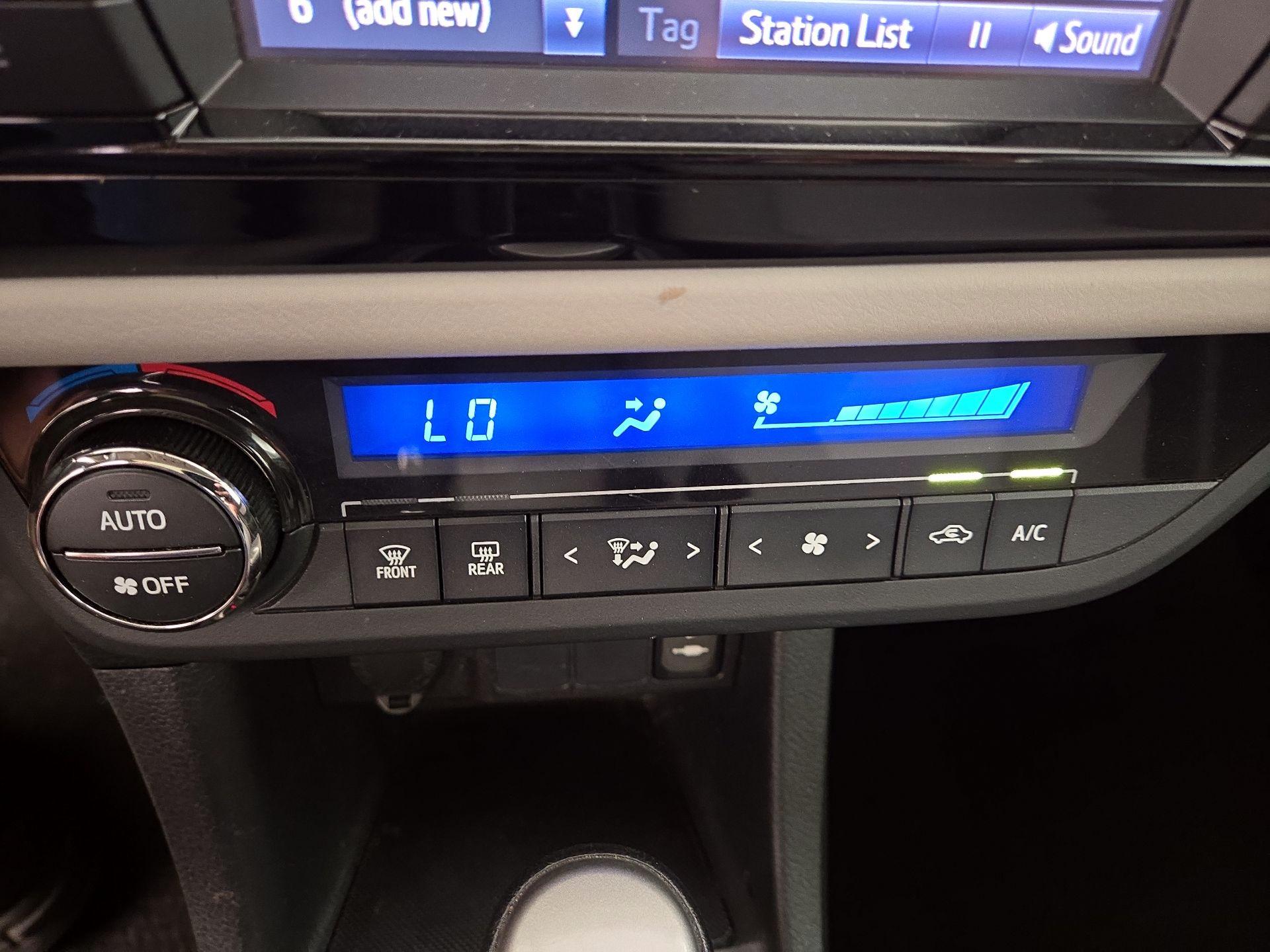 Thumbnail: 2016 Toyota Corolla - 16