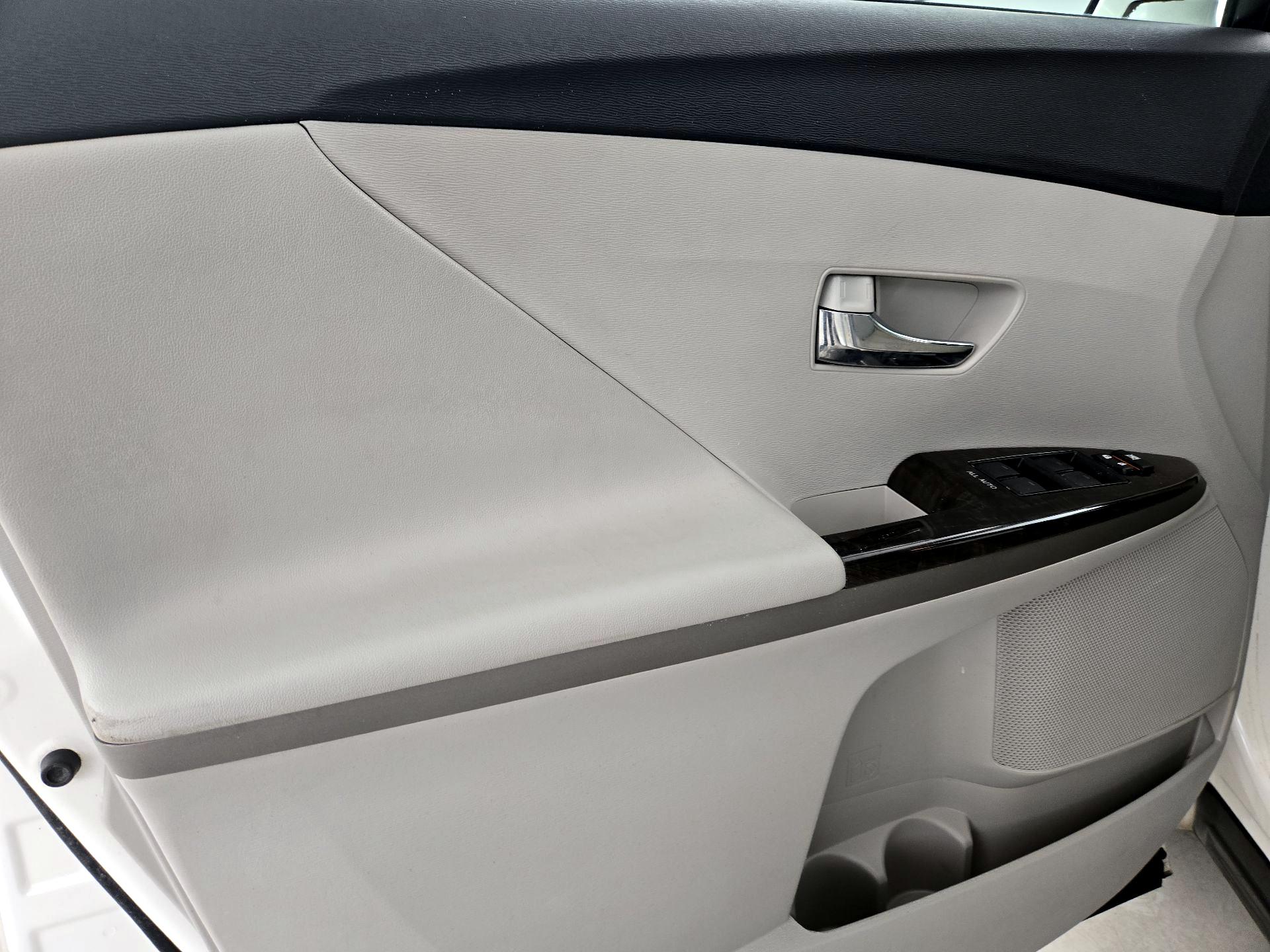 Thumbnail: 2014 Toyota Venza - 12