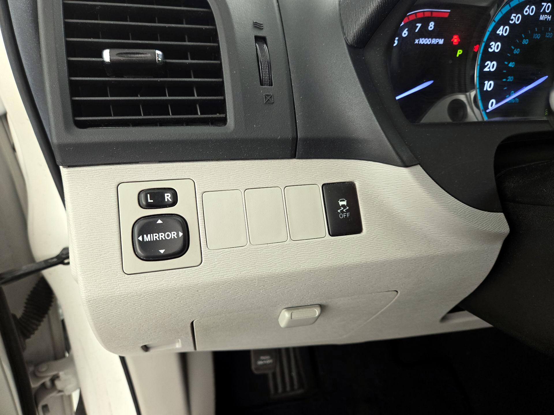 Thumbnail: 2014 Toyota Venza - 13