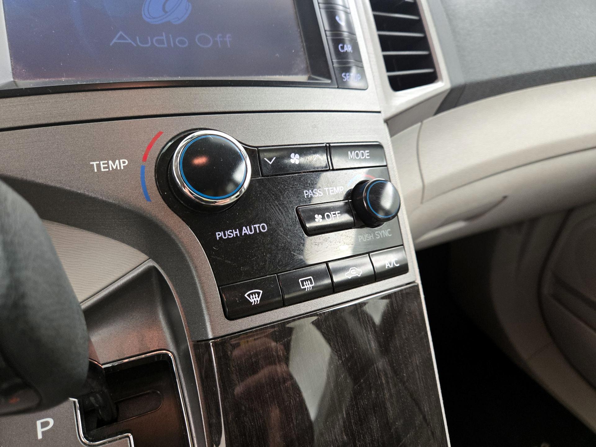 Thumbnail: 2014 Toyota Venza - 15