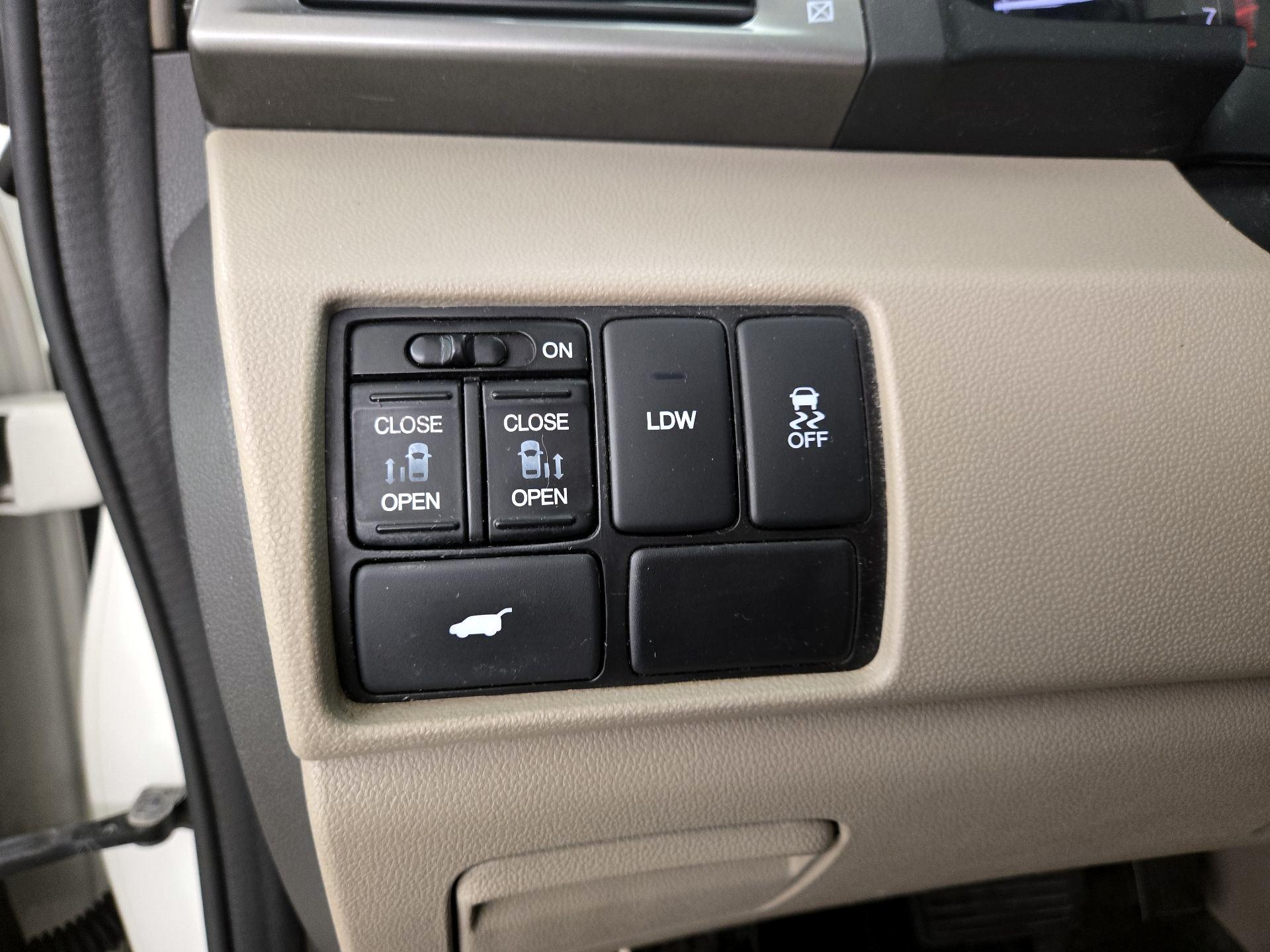 Thumbnail: 2016 Honda Odyssey - 13