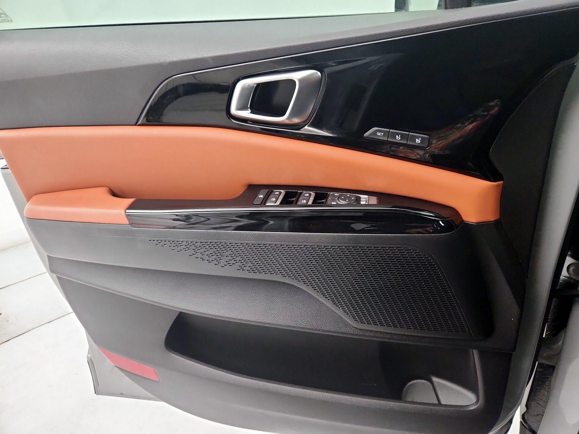 Thumbnail: 2022 Kia Carnival - 12