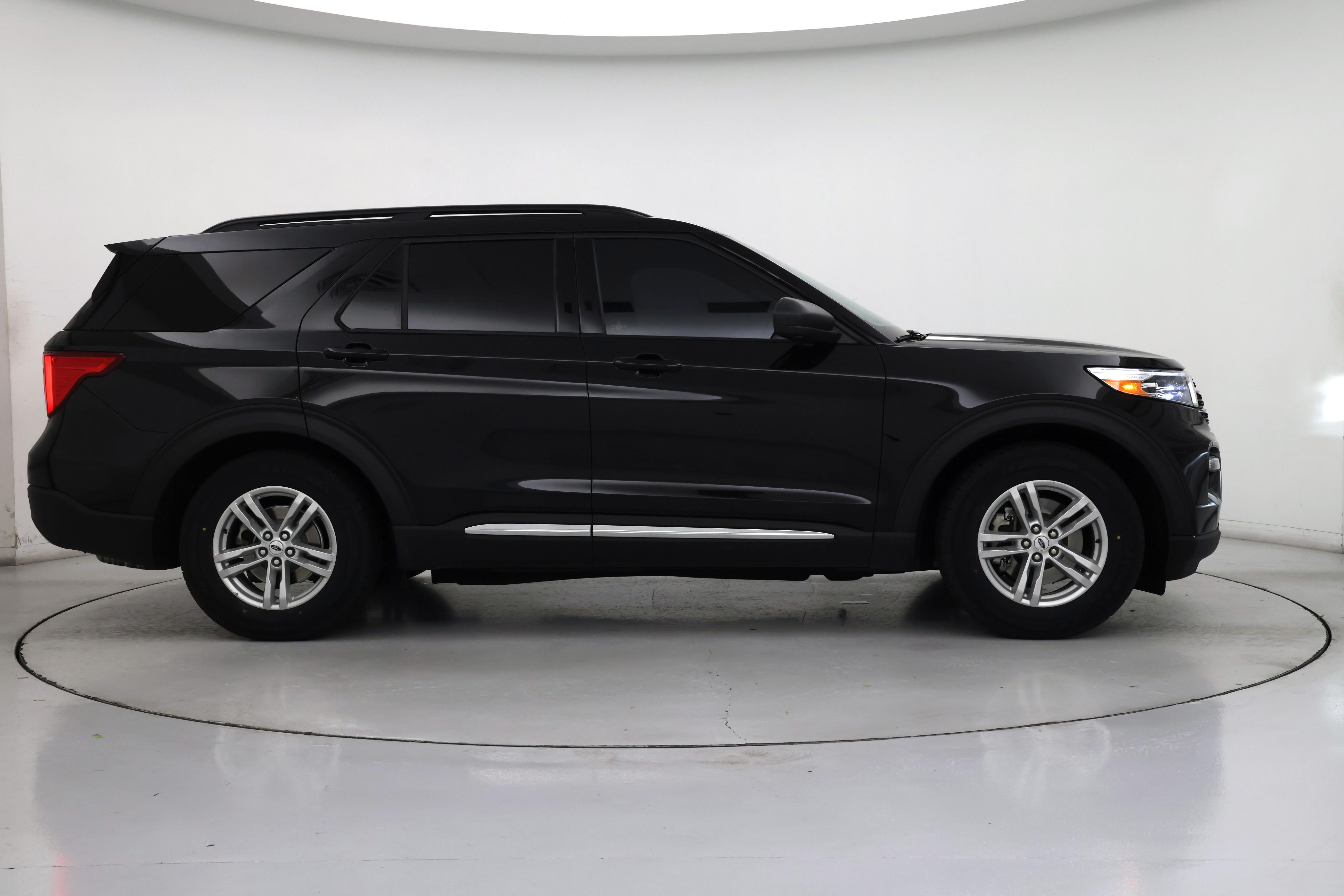 Thumbnail: 2021 Ford Explorer - 7