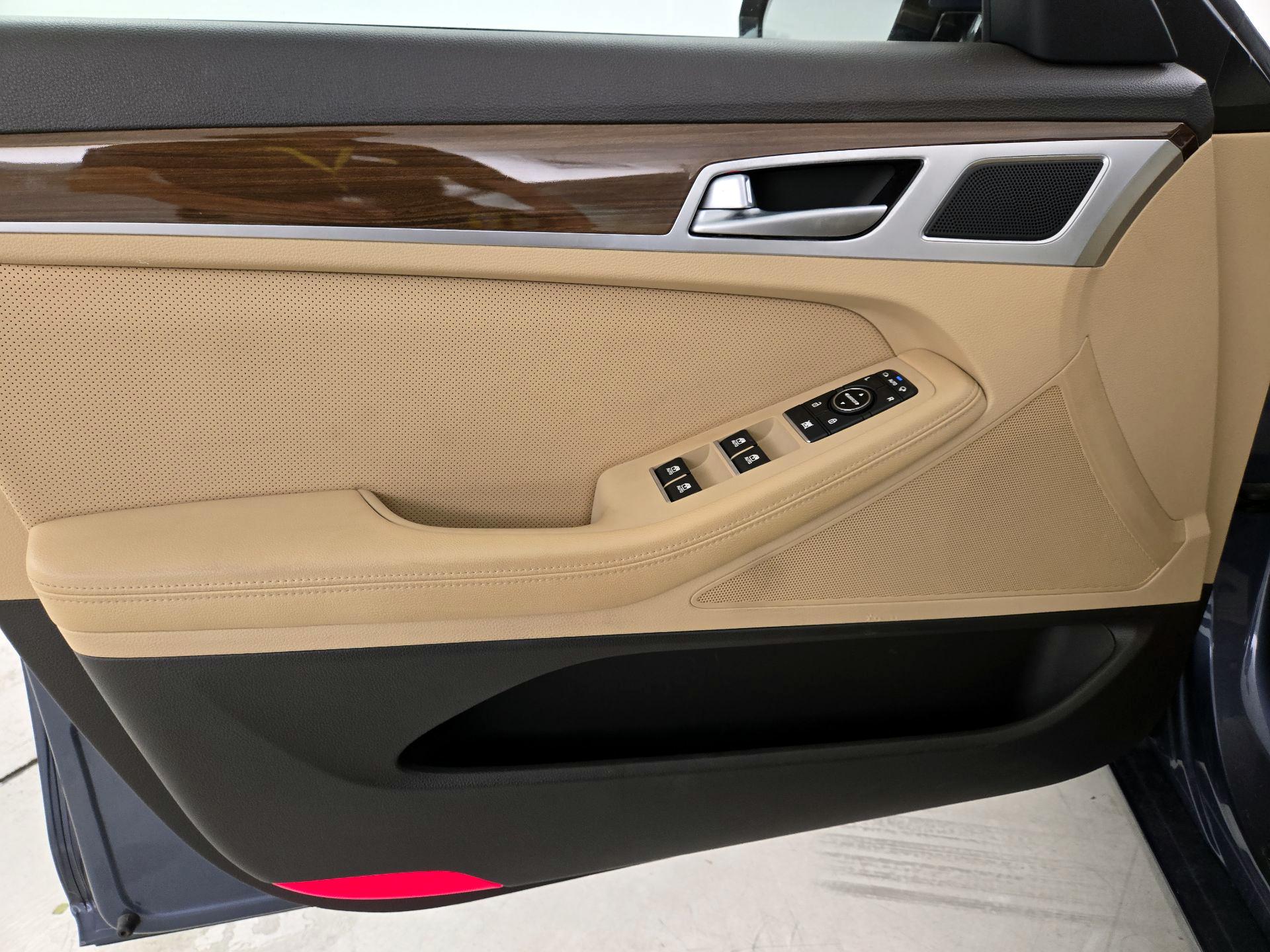 Thumbnail: 2015 Hyundai Genesis - 12