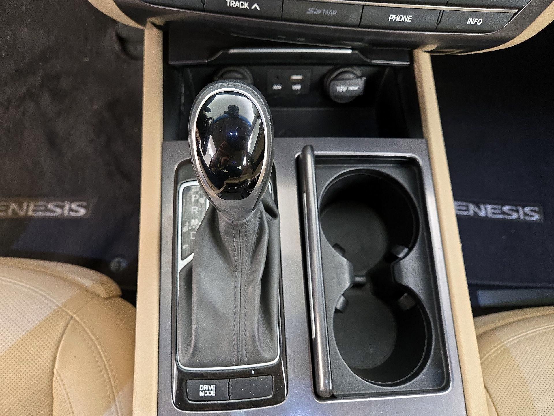 Thumbnail: 2015 Hyundai Genesis - 18